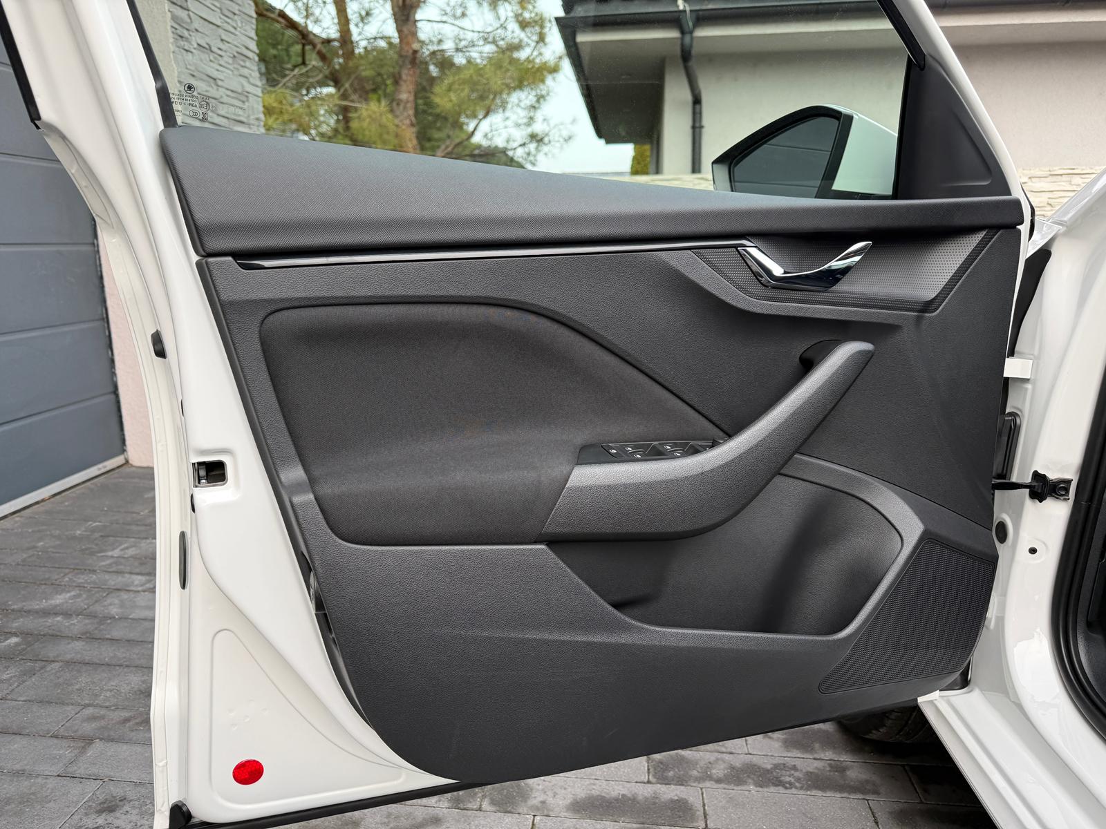 
								Škoda Kamiq 1.0 TSI Active full									