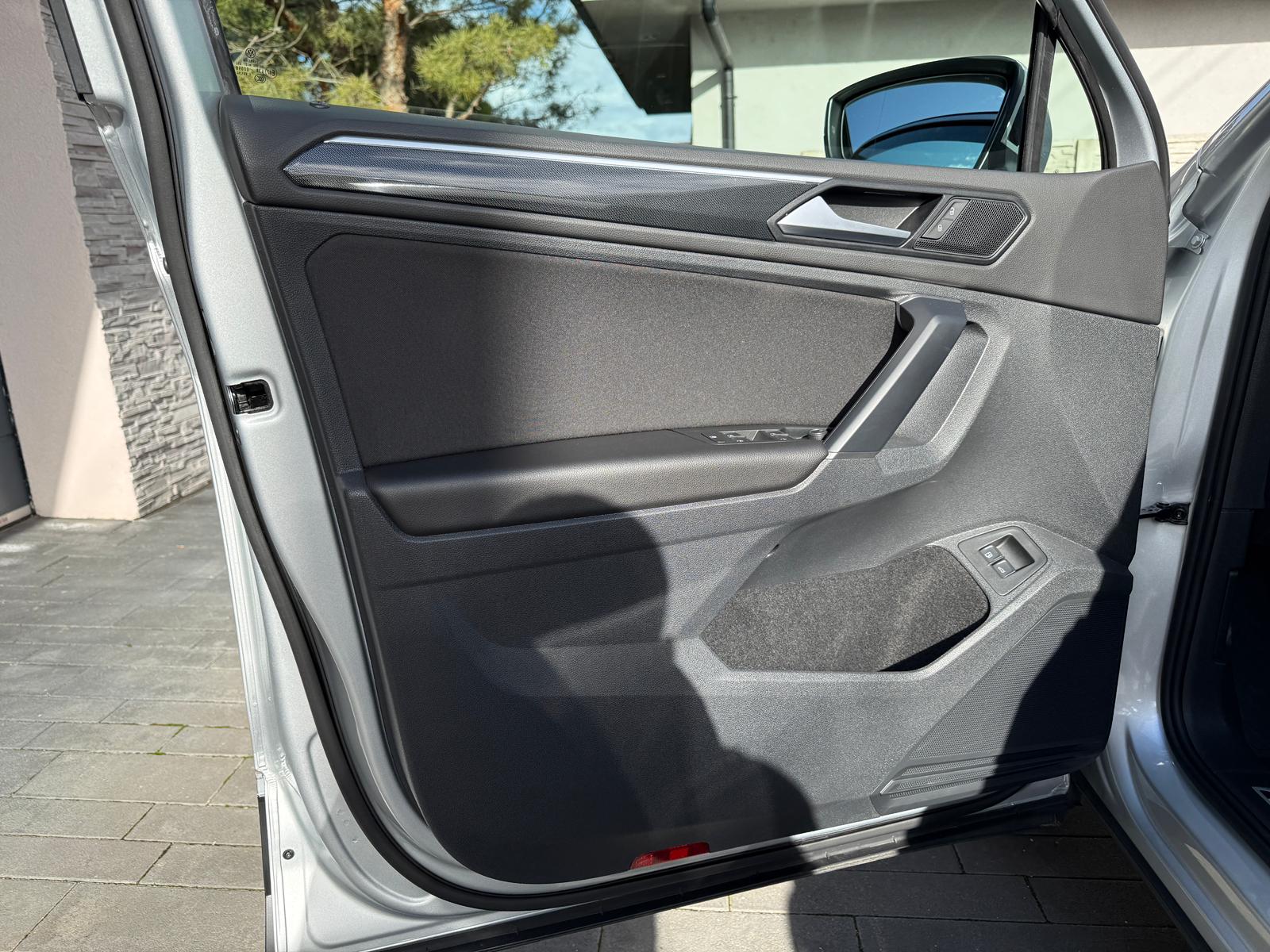 
								Volkswagen Tiguan 1.4 TSI eHybrid 245k Elegance DSG full									