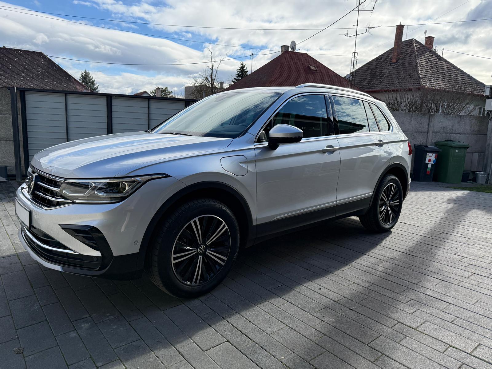 
								Volkswagen Tiguan 1.4 TSI eHybrid 245k Elegance DSG full									