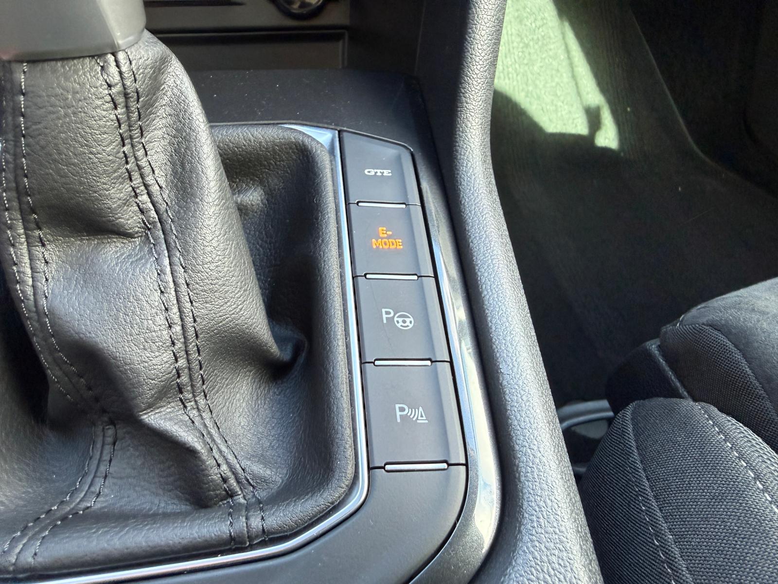 
								Volkswagen Tiguan 1.4 TSI eHybrid 245k Elegance DSG full									