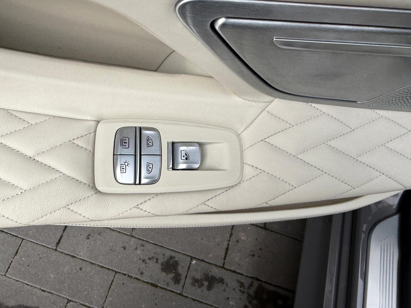 
								BMW Rad 7 750Li xDrive A/T full									