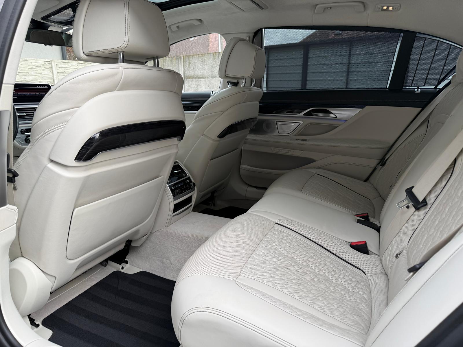 
								BMW Rad 7 750Li xDrive A/T full									