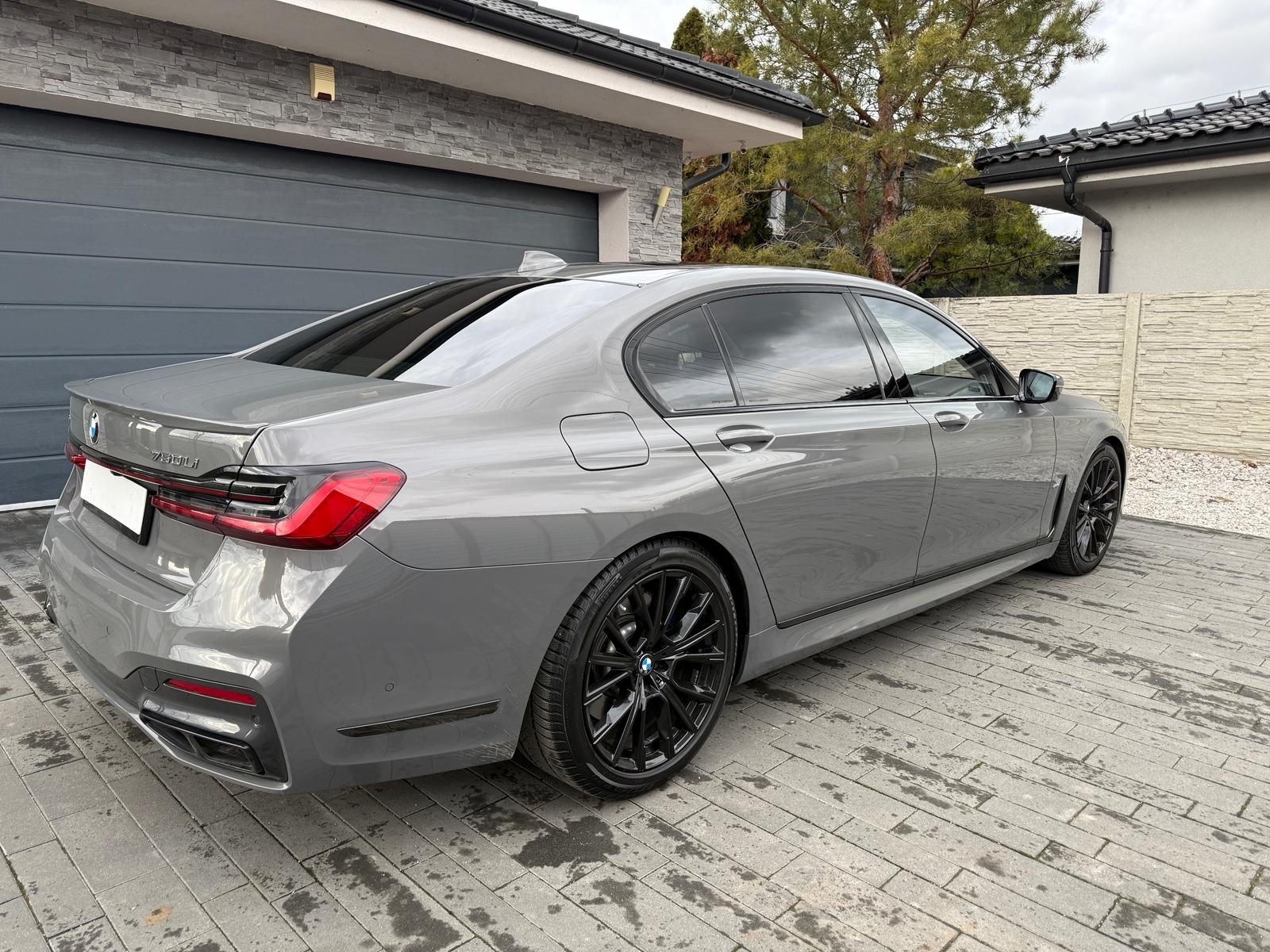 
								BMW Rad 7 750Li xDrive A/T full									