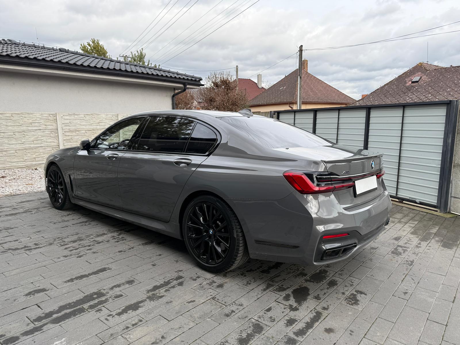 
								BMW Rad 7 750Li xDrive A/T full									