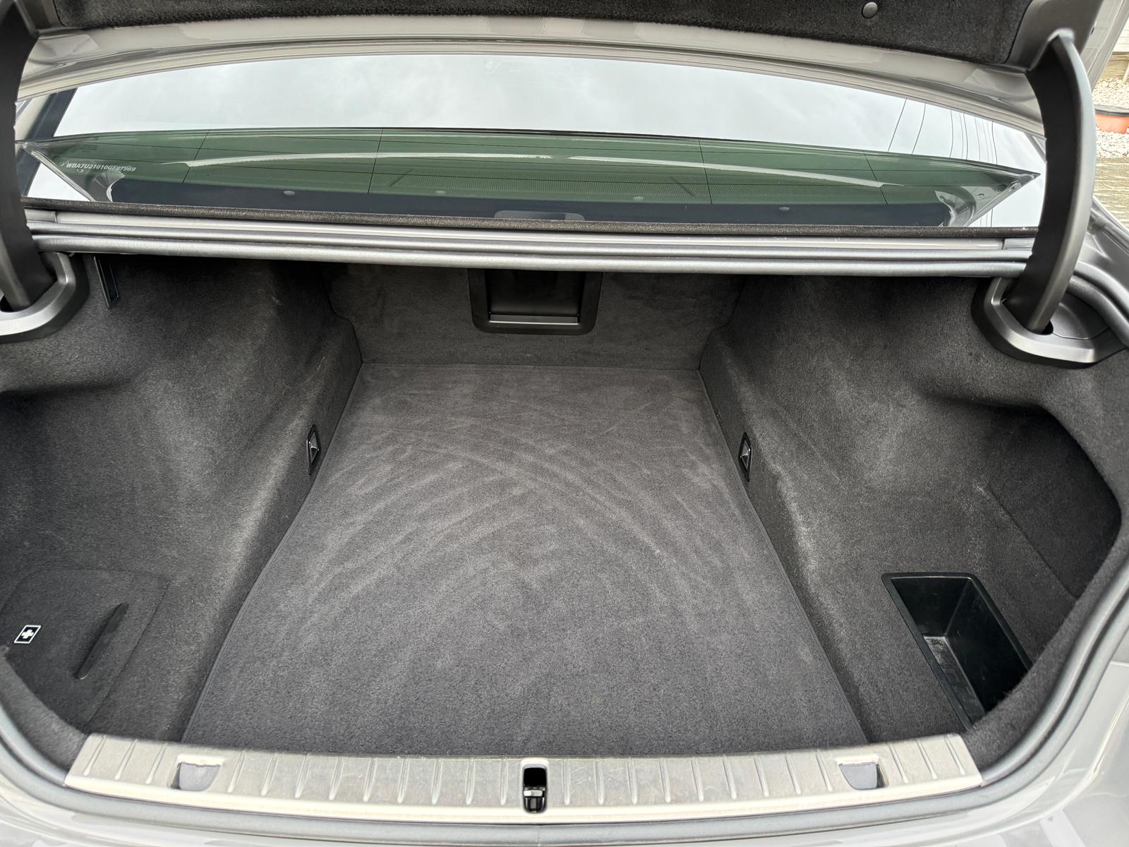 
								BMW Rad 7 750Li xDrive A/T full									
