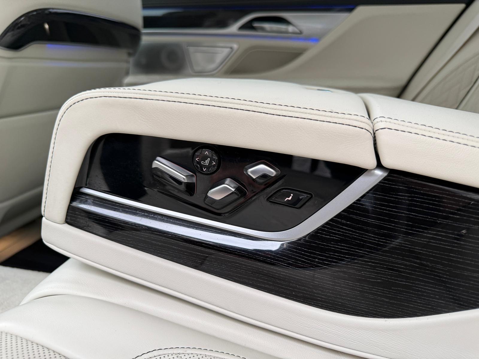 
								BMW Rad 7 750Li xDrive A/T full									