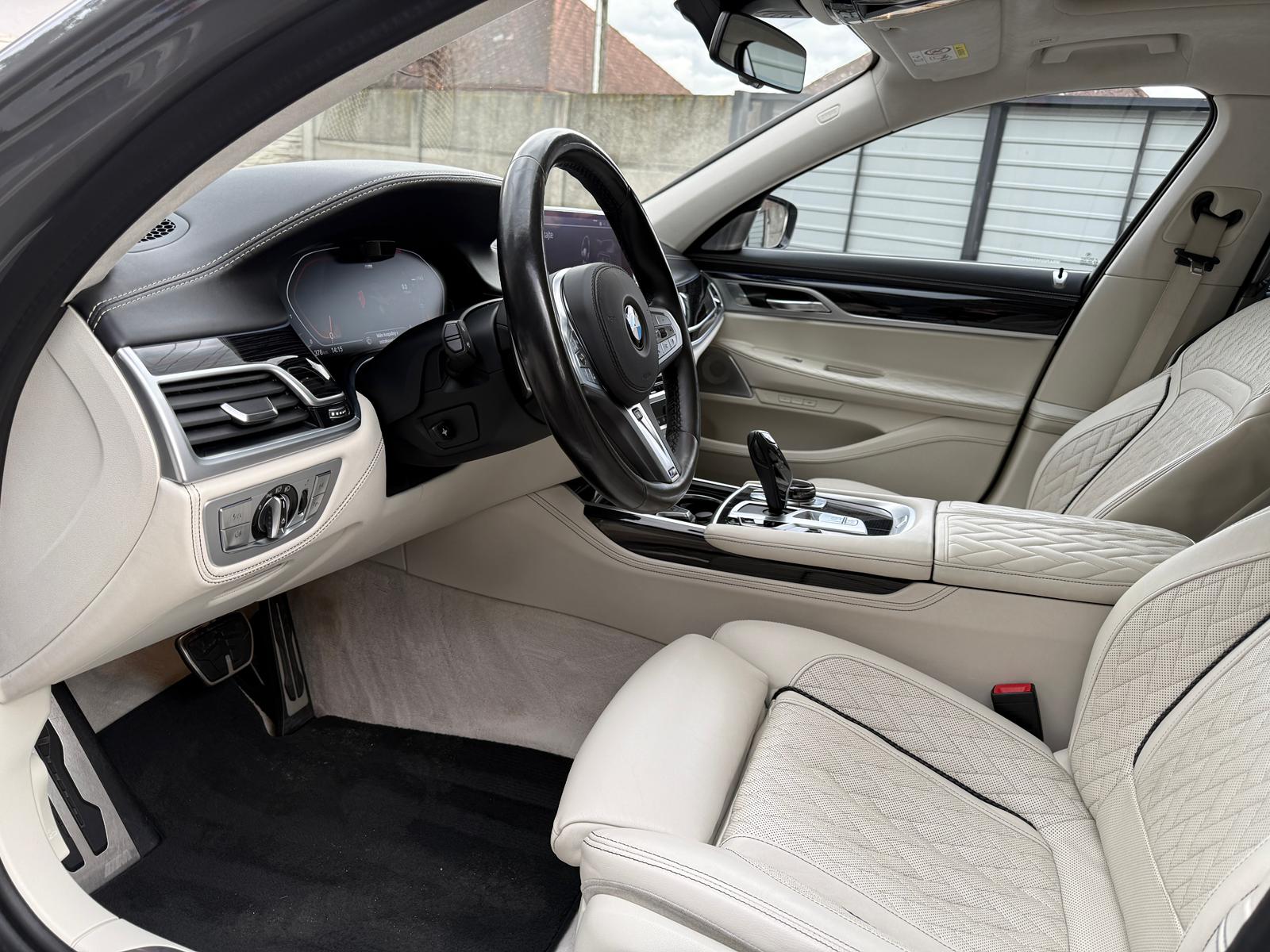 
								BMW Rad 7 750Li xDrive A/T full									