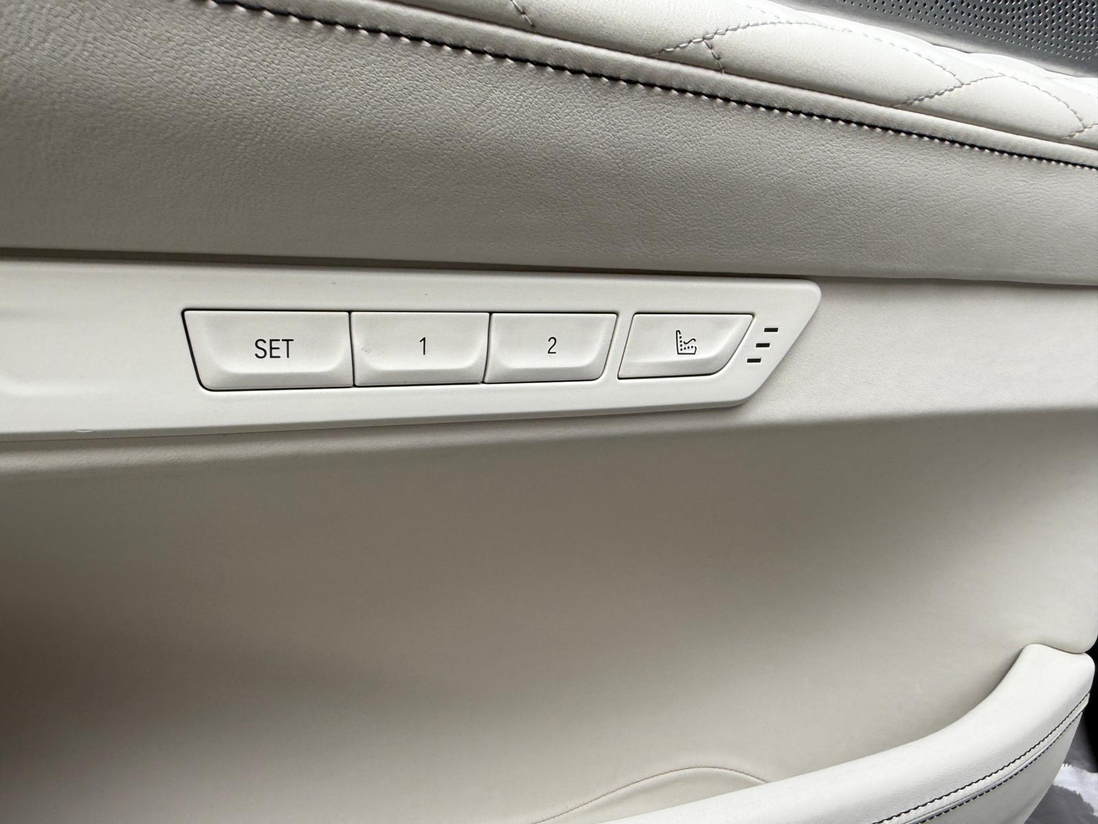 
								BMW Rad 7 750Li xDrive A/T full									