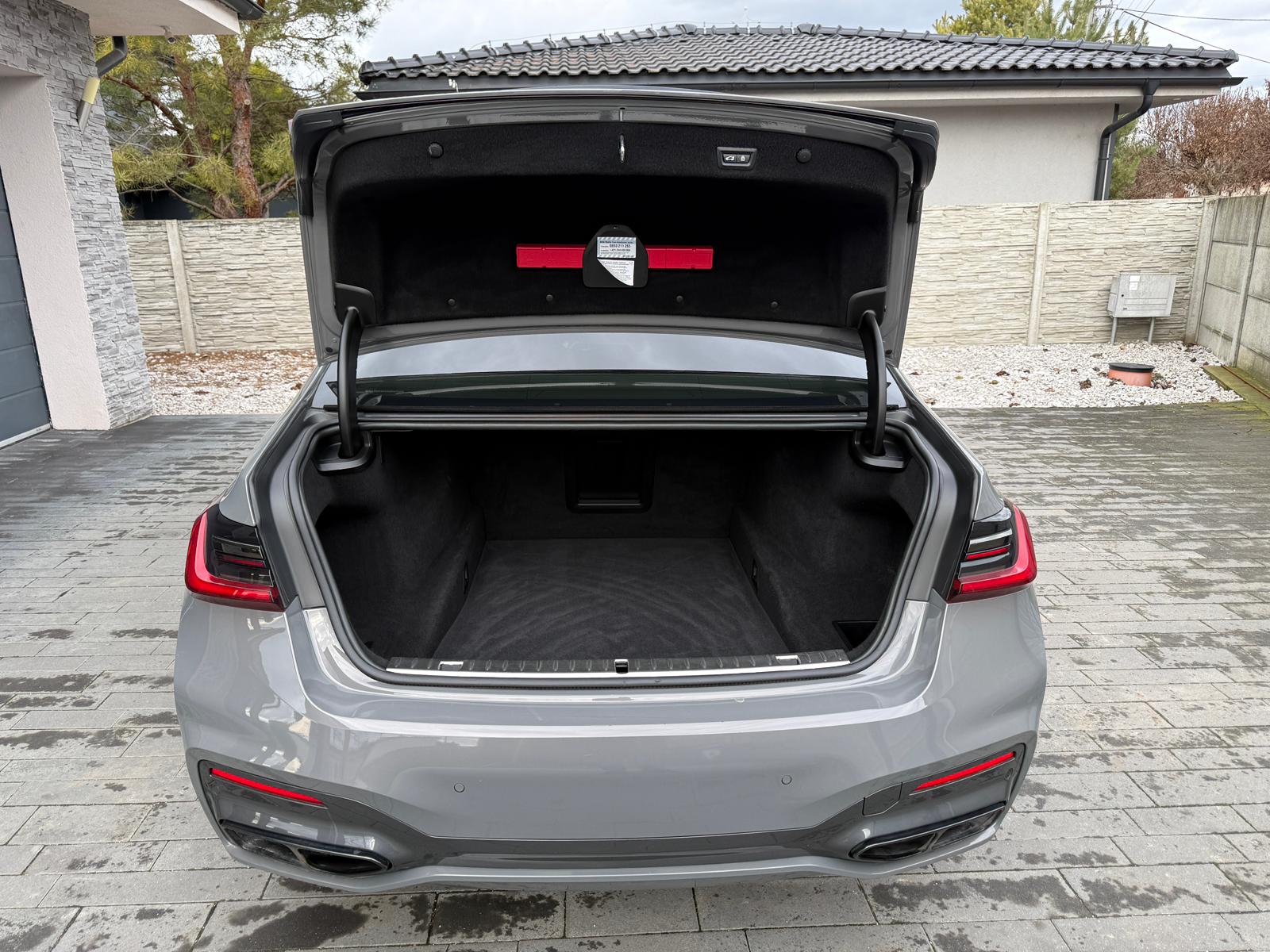 
								BMW Rad 7 750Li xDrive A/T full									