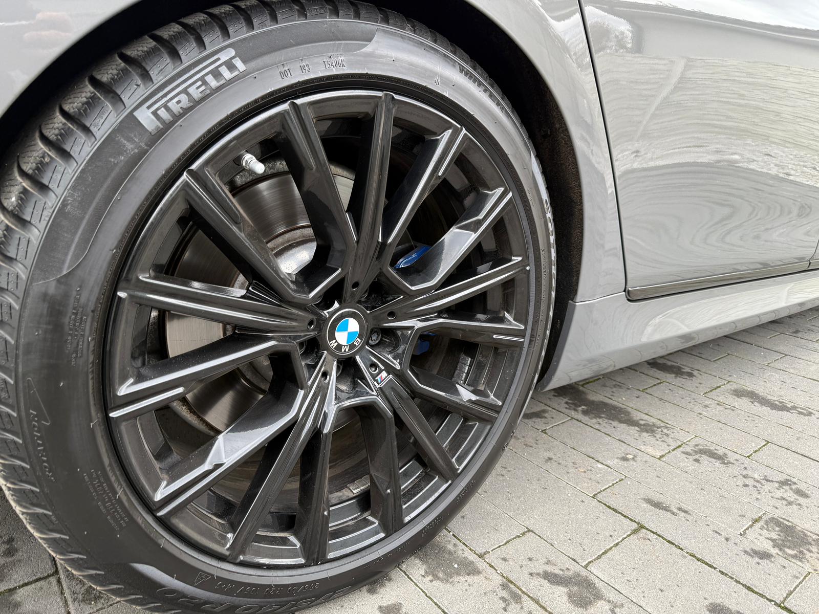 
								BMW Rad 7 750Li xDrive A/T full									