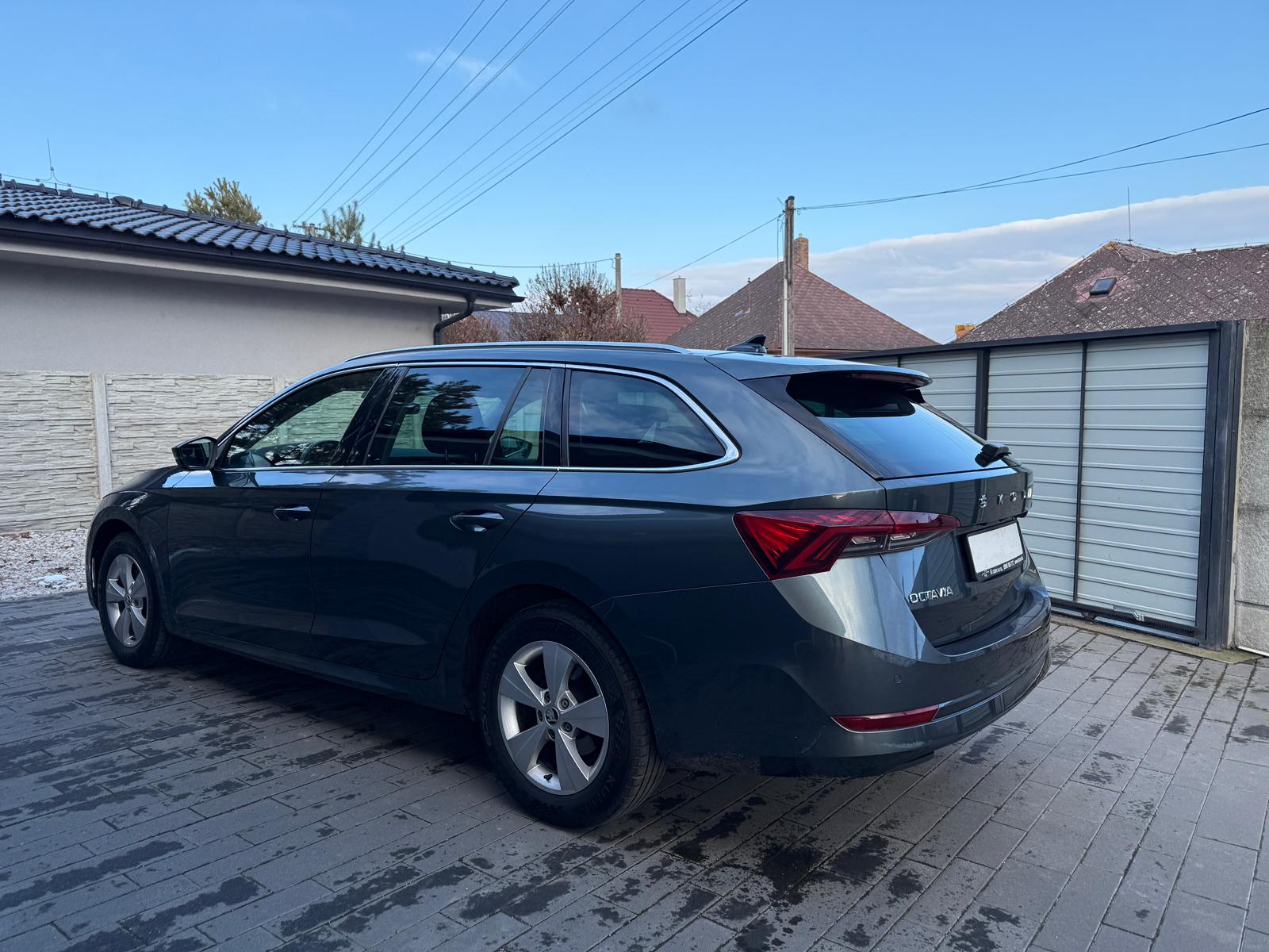 
								Škoda Octavia Combi 2.0 TDI Ambition DSG full									