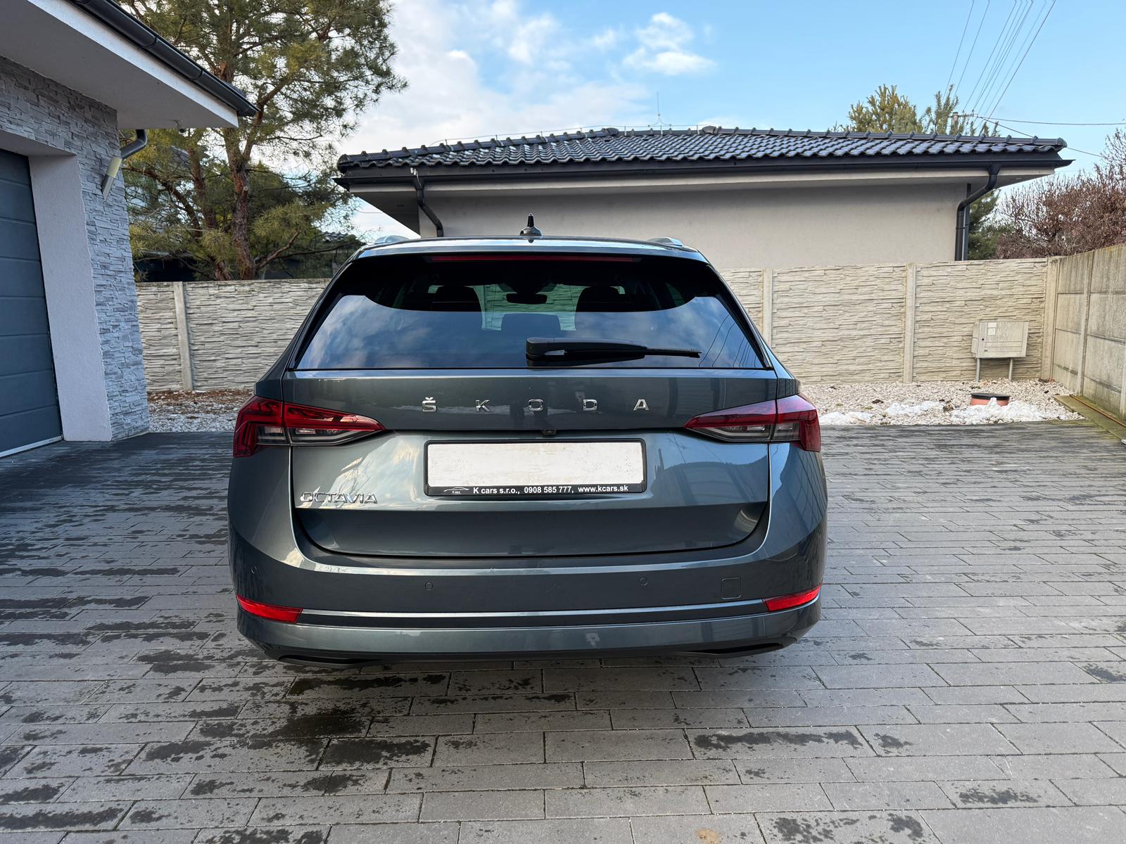 
								Škoda Octavia Combi 2.0 TDI Ambition DSG full									