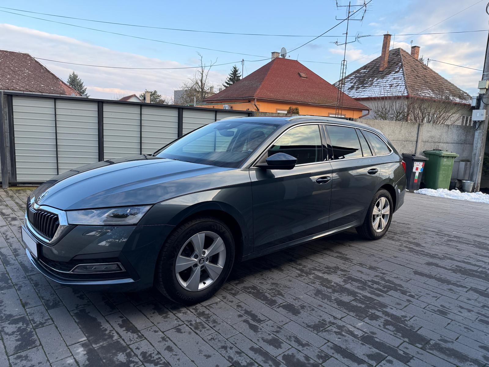 
								Škoda Octavia Combi 2.0 TDI Ambition DSG full									