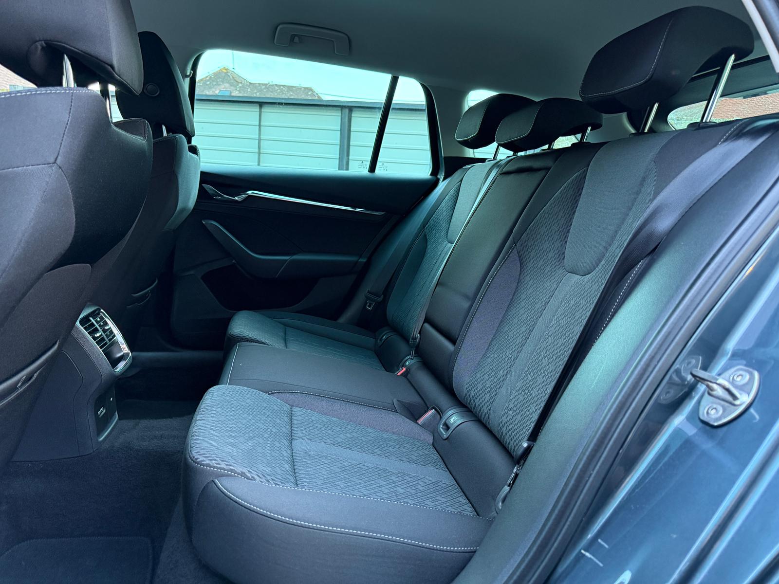 
								Škoda Octavia Combi 2.0 TDI Ambition DSG full									