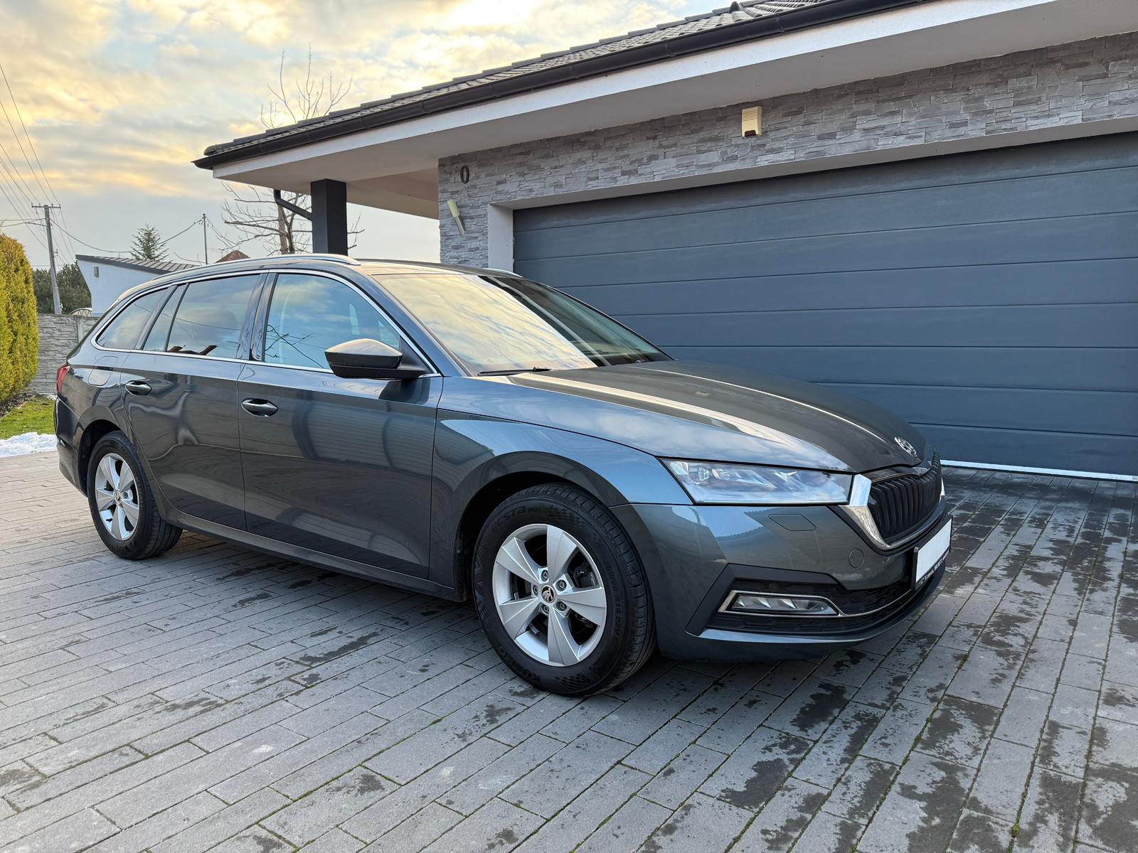
								Škoda Octavia Combi 2.0 TDI Ambition DSG full									