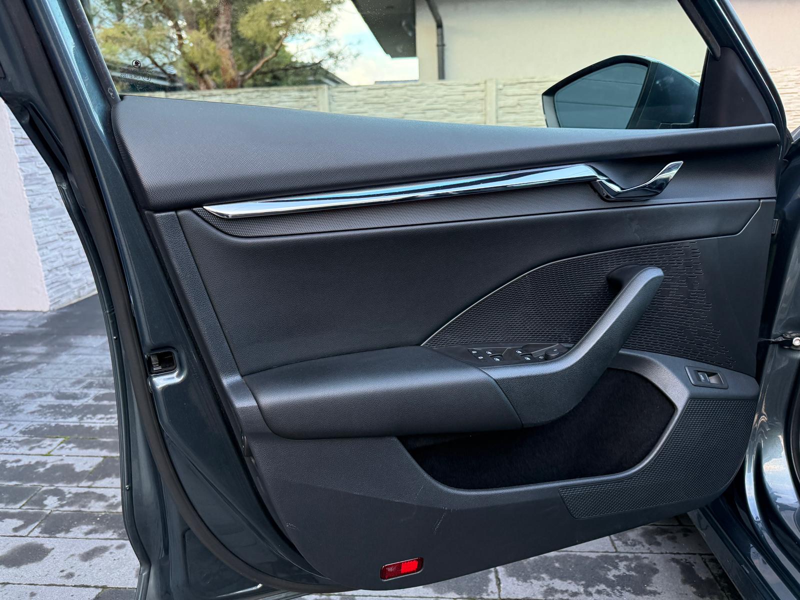 
								Škoda Octavia Combi 2.0 TDI Ambition DSG full									