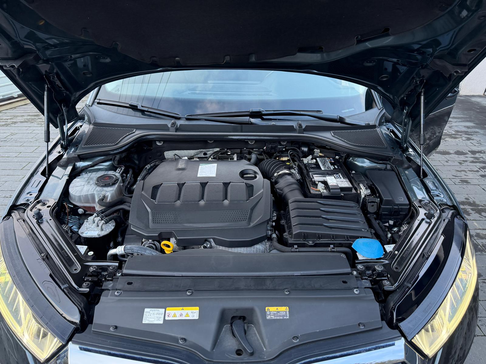
								Škoda Octavia Combi 2.0 TDI Ambition DSG full									