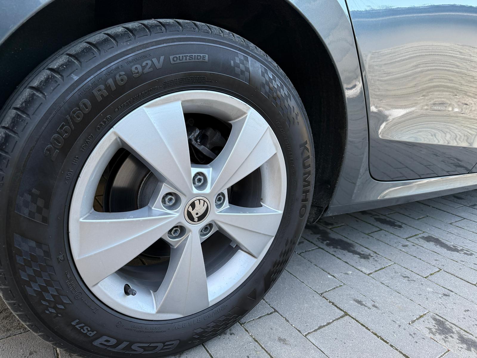 
								Škoda Octavia Combi 2.0 TDI Ambition DSG full									