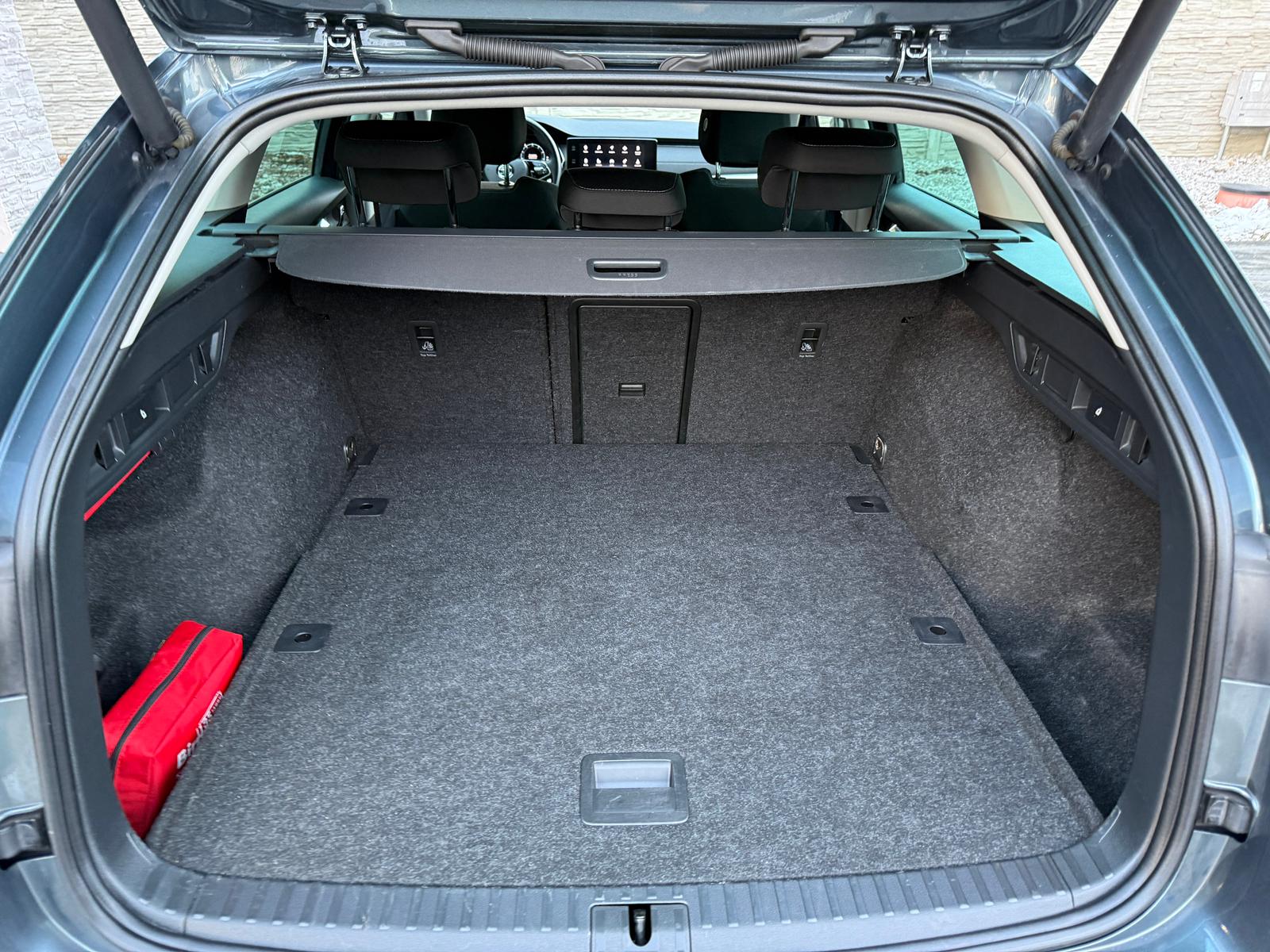 
								Škoda Octavia Combi 2.0 TDI Ambition DSG full									