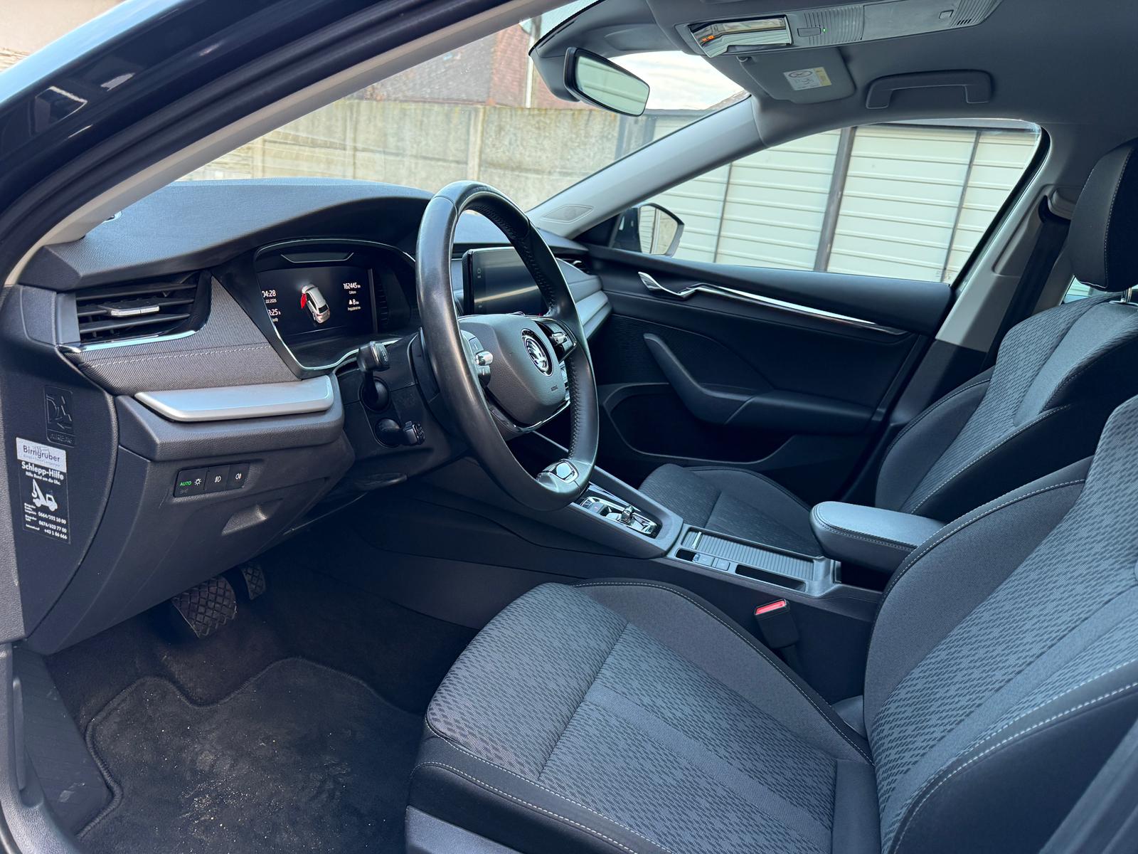 
								Škoda Octavia Combi 2.0 TDI Ambition DSG full									