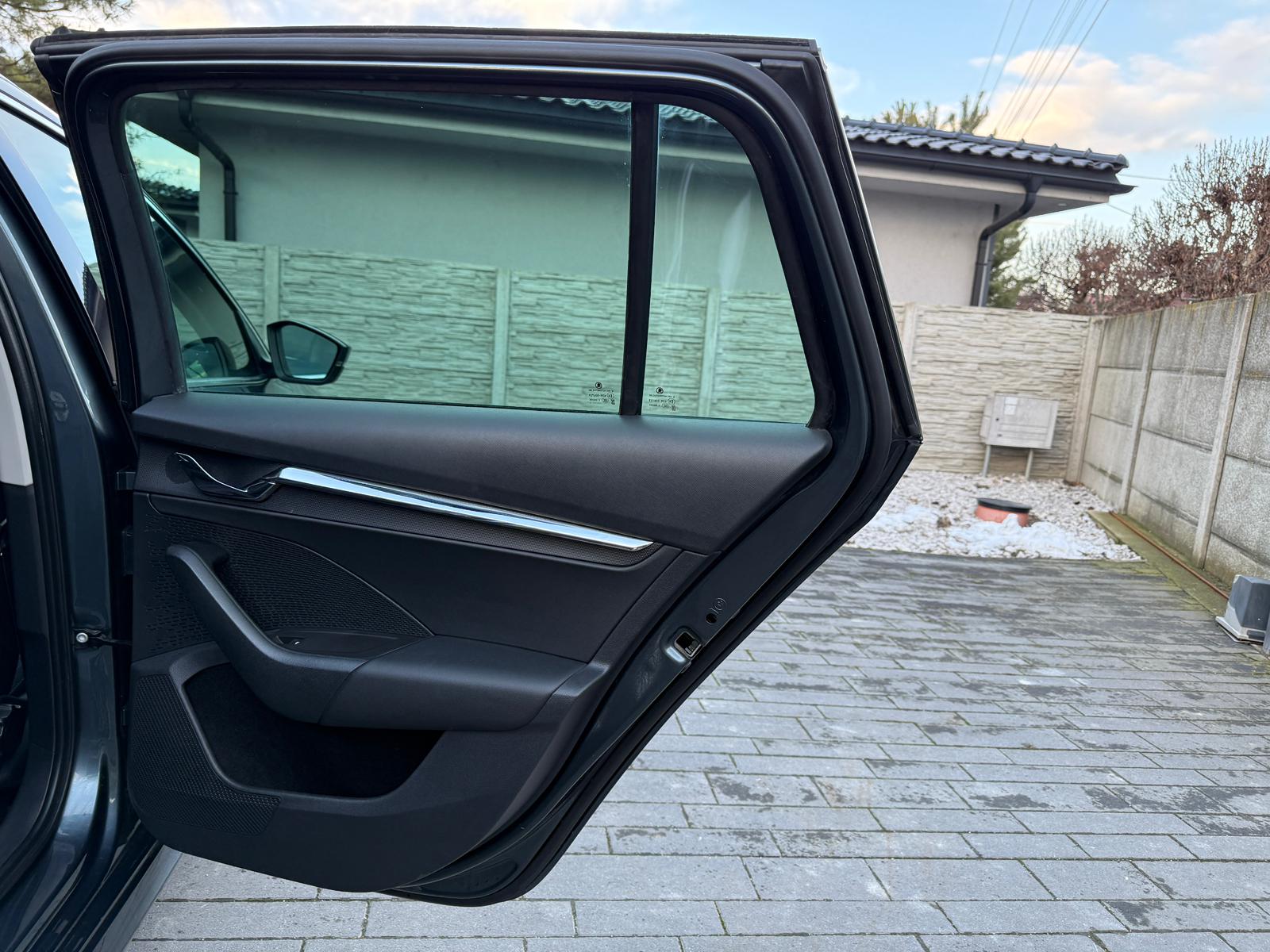 
								Škoda Octavia Combi 2.0 TDI Ambition DSG full									