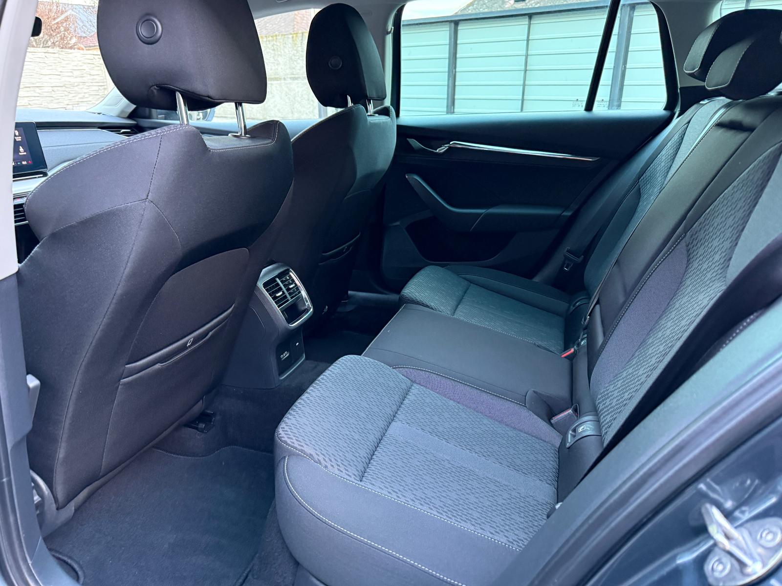 
								Škoda Octavia Combi 2.0 TDI Ambition DSG full									