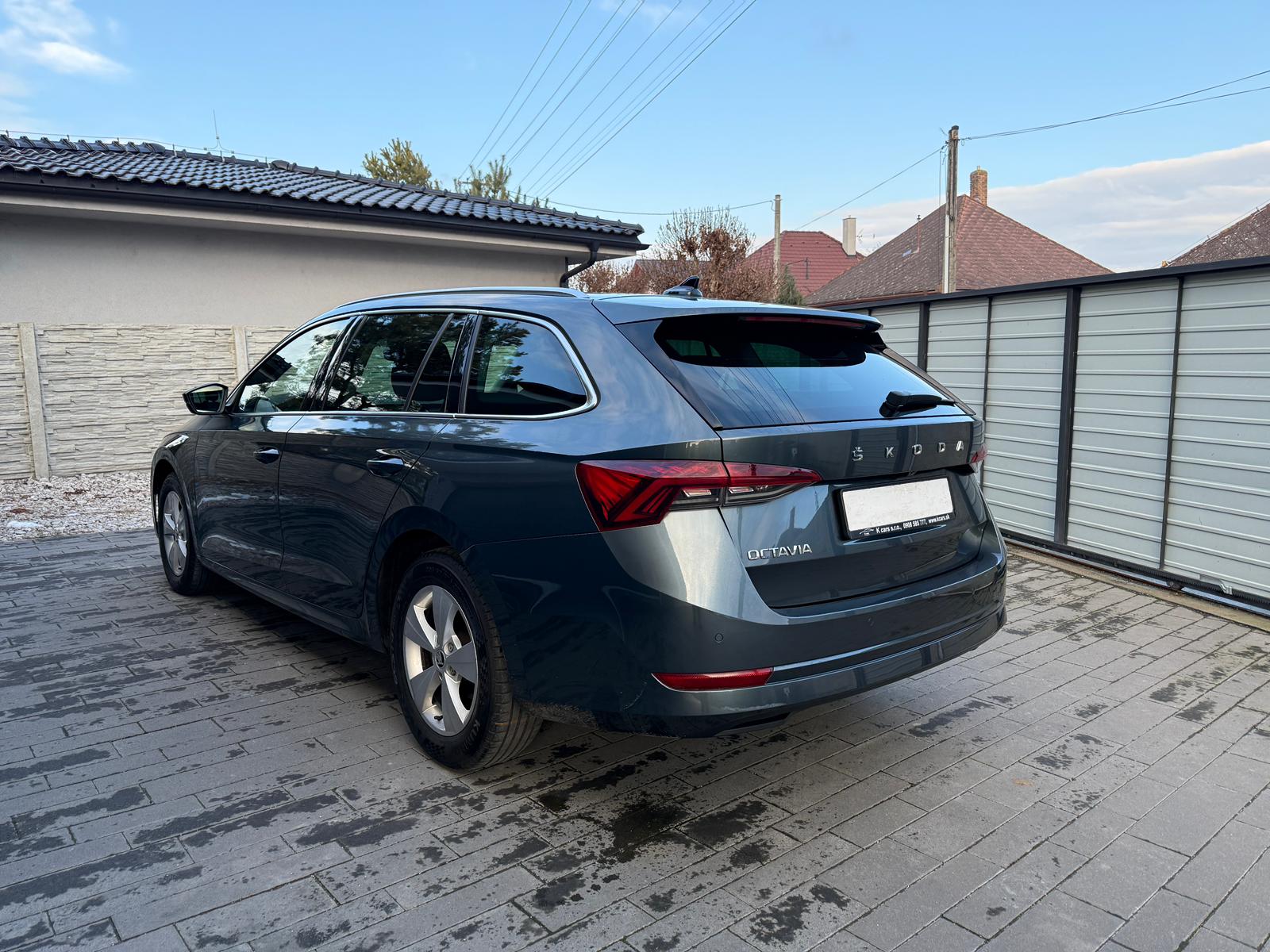 
								Škoda Octavia Combi 2.0 TDI Ambition DSG full									