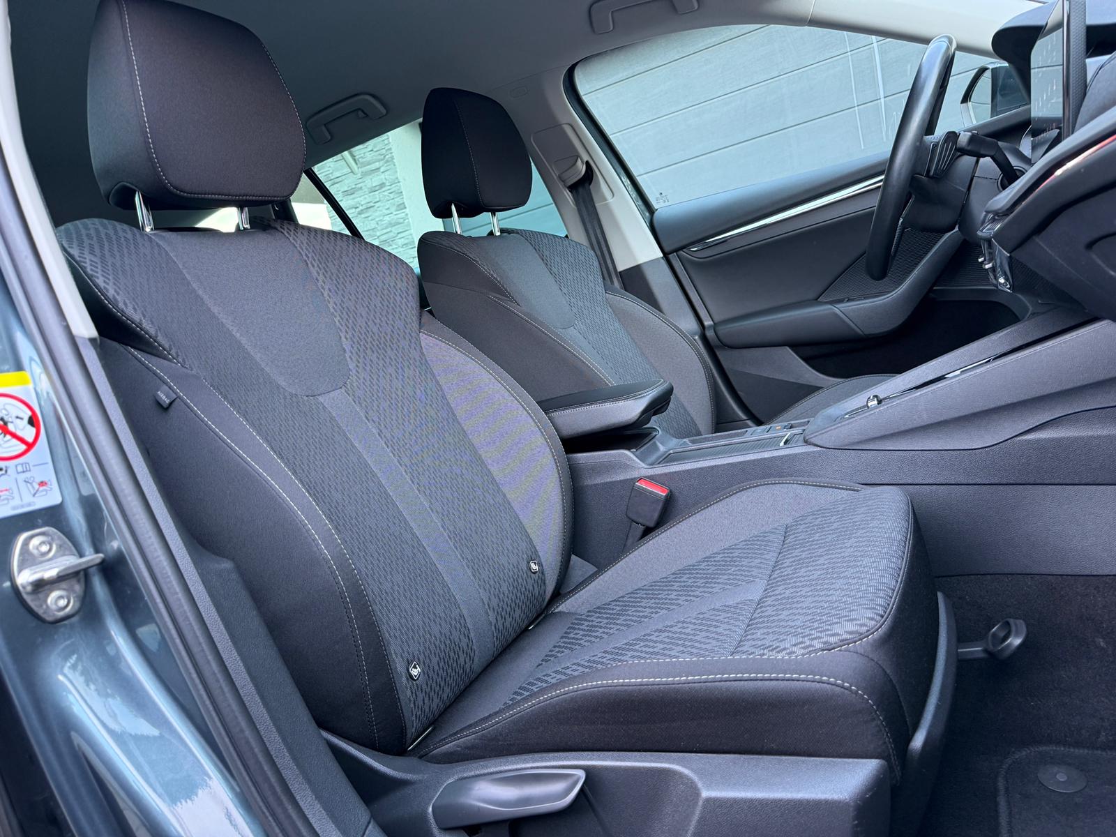 
								Škoda Octavia Combi 2.0 TDI Ambition DSG full									