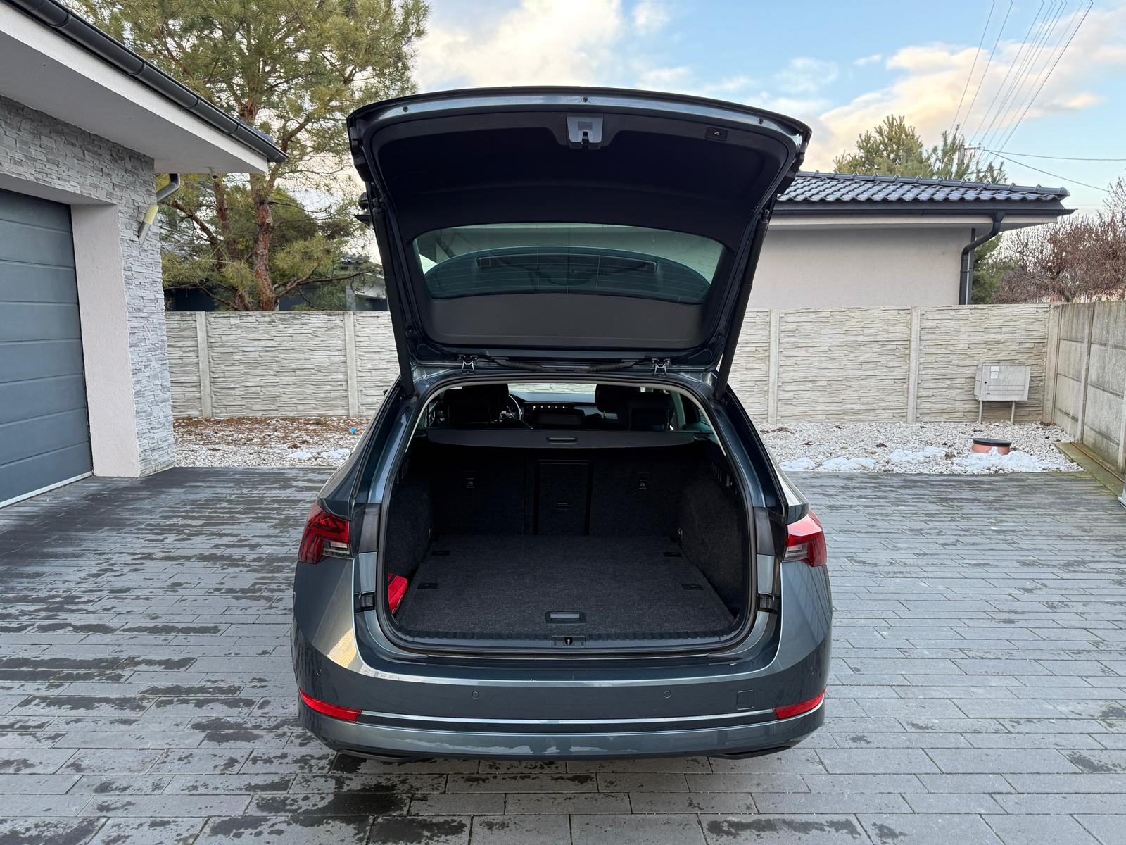 
								Škoda Octavia Combi 2.0 TDI Ambition DSG full									
