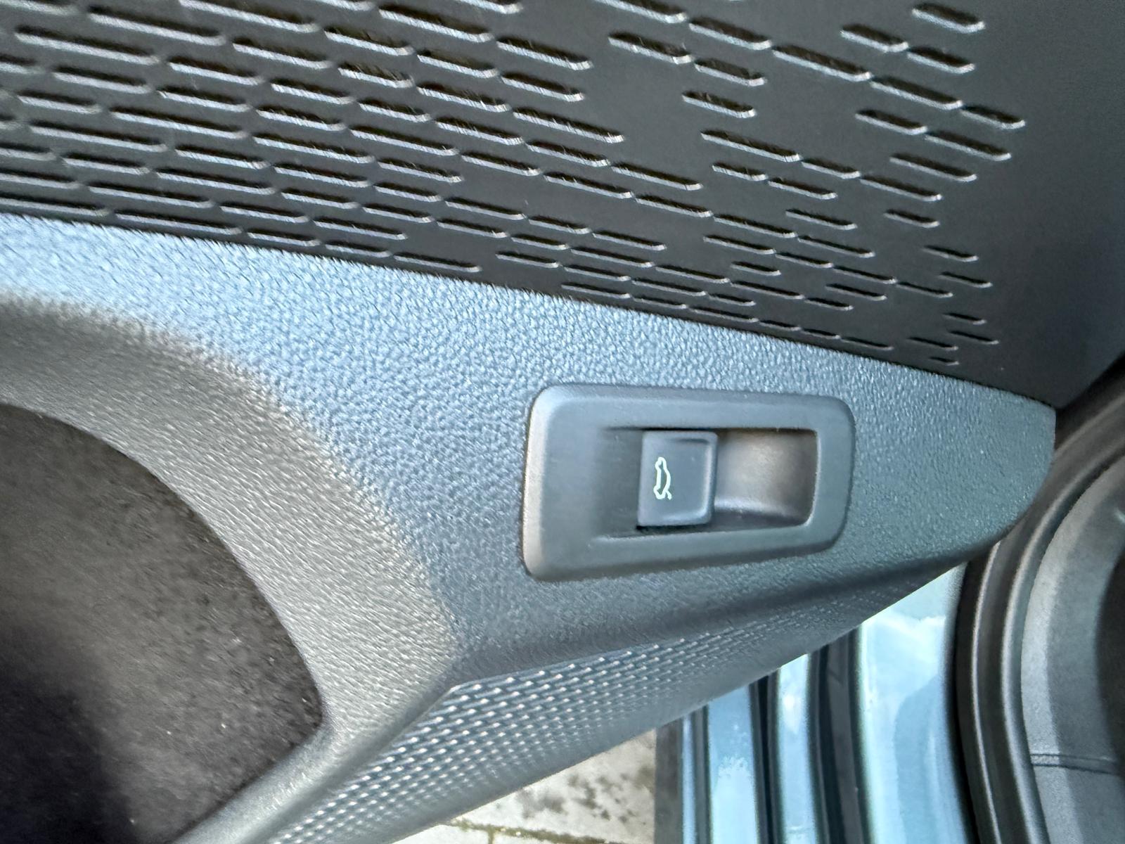 
								Škoda Octavia Combi 2.0 TDI Ambition DSG full									