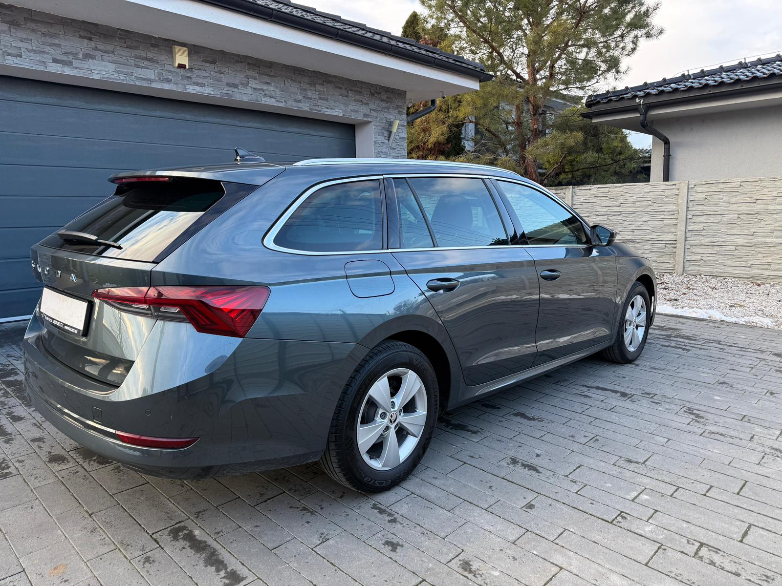 
								Škoda Octavia Combi 2.0 TDI Ambition DSG full									