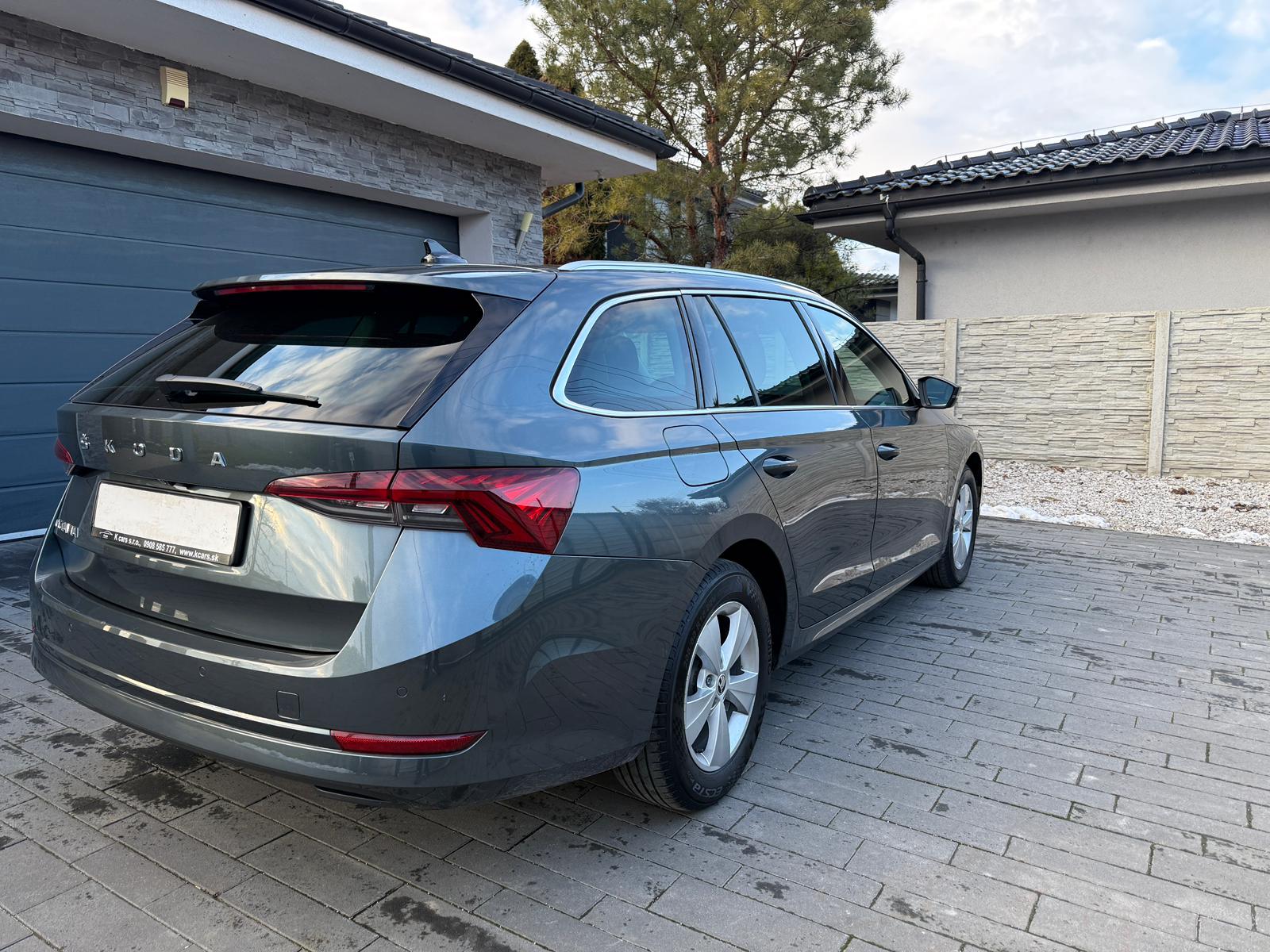 
								Škoda Octavia Combi 2.0 TDI Ambition DSG full									