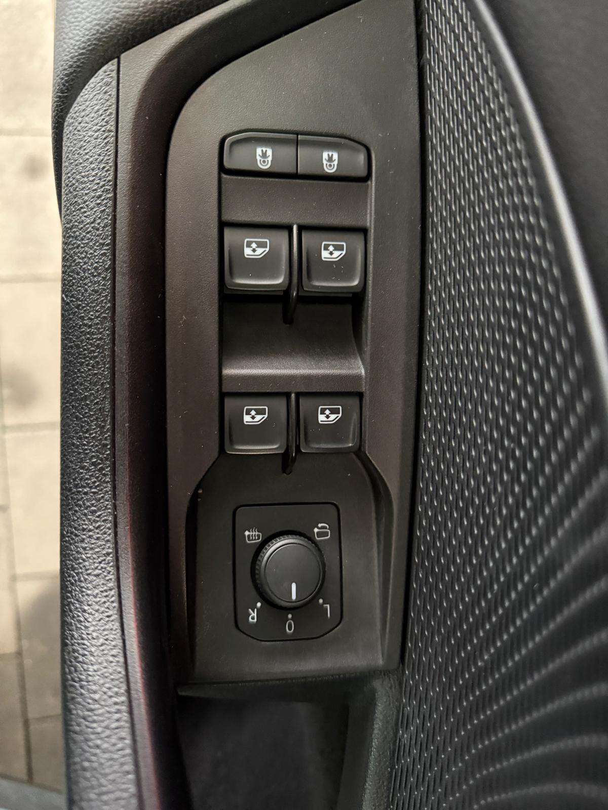 
								Škoda Octavia Combi 2.0 TDI Ambition DSG full									