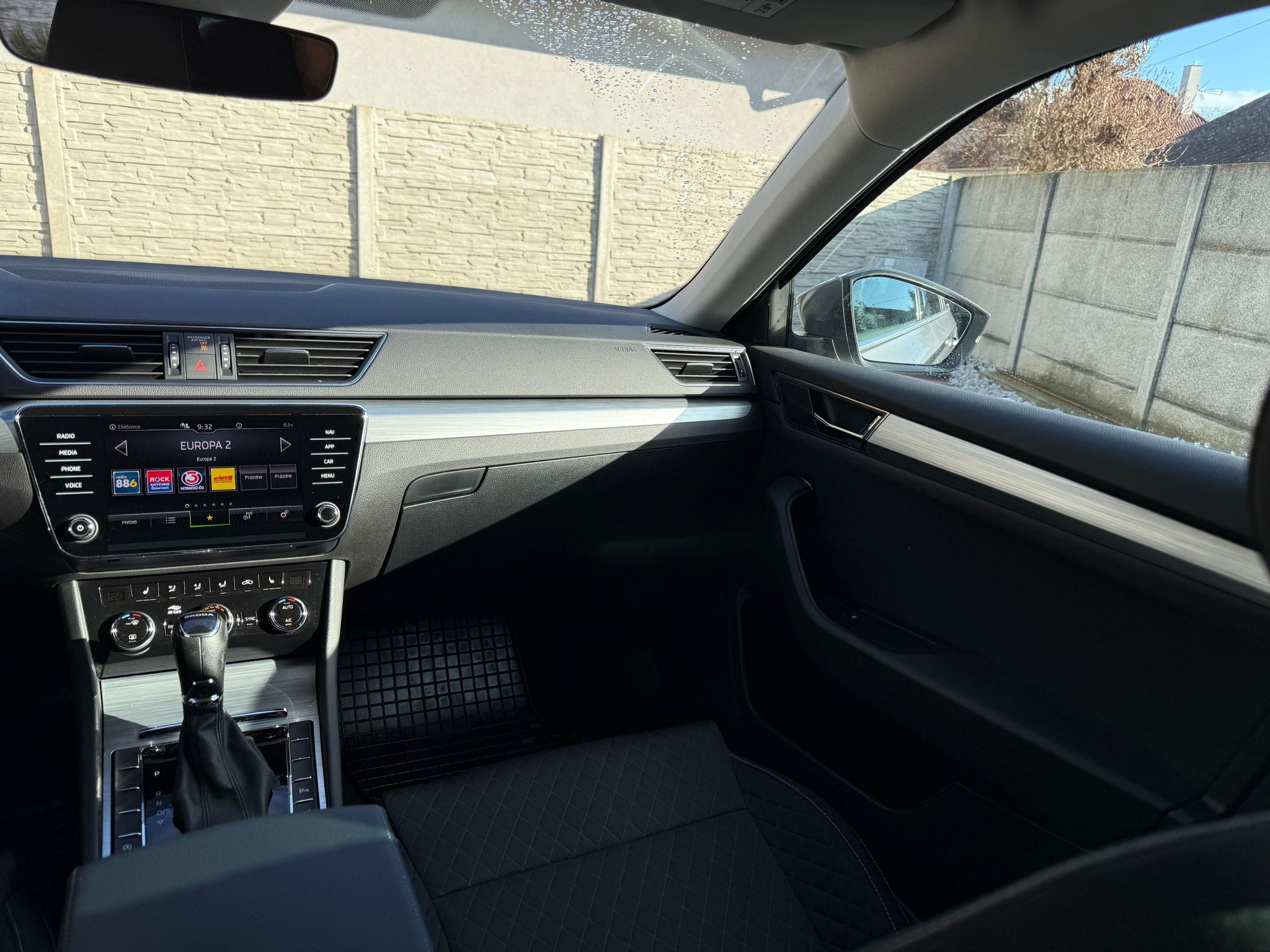 
								Škoda Superb Combi 2.0 TDI SCR Ambition DSG full									