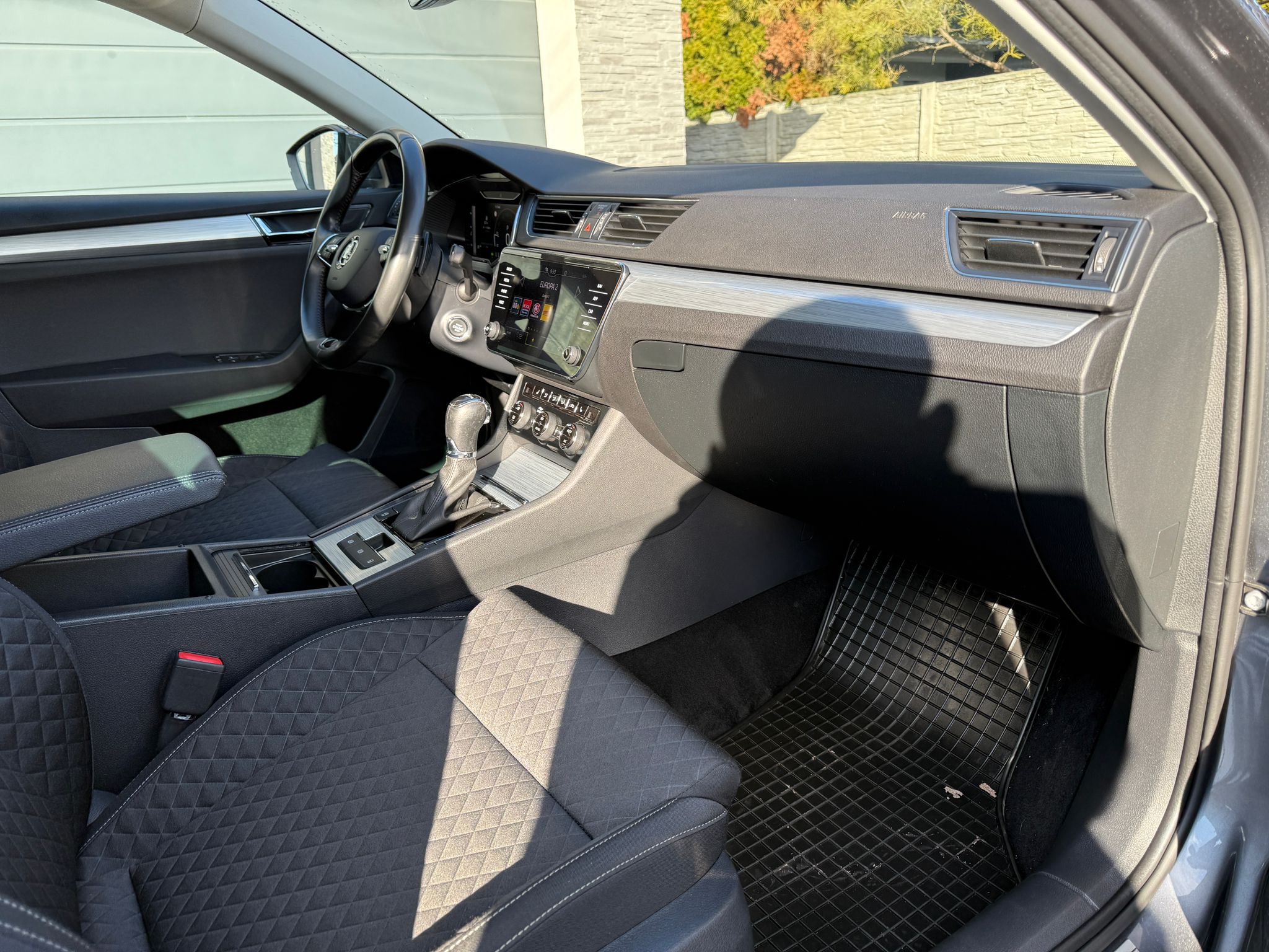 
								Škoda Superb Combi 2.0 TDI SCR Ambition DSG full									