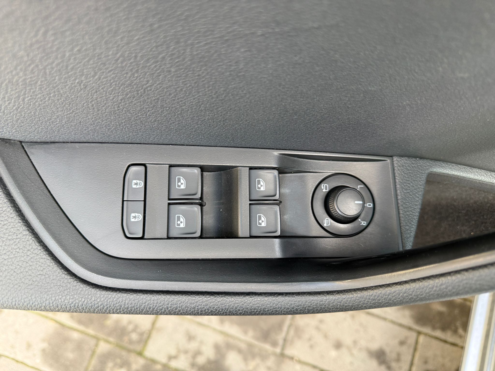 
								Škoda Superb Combi 2.0 TDI SCR Ambition DSG full									