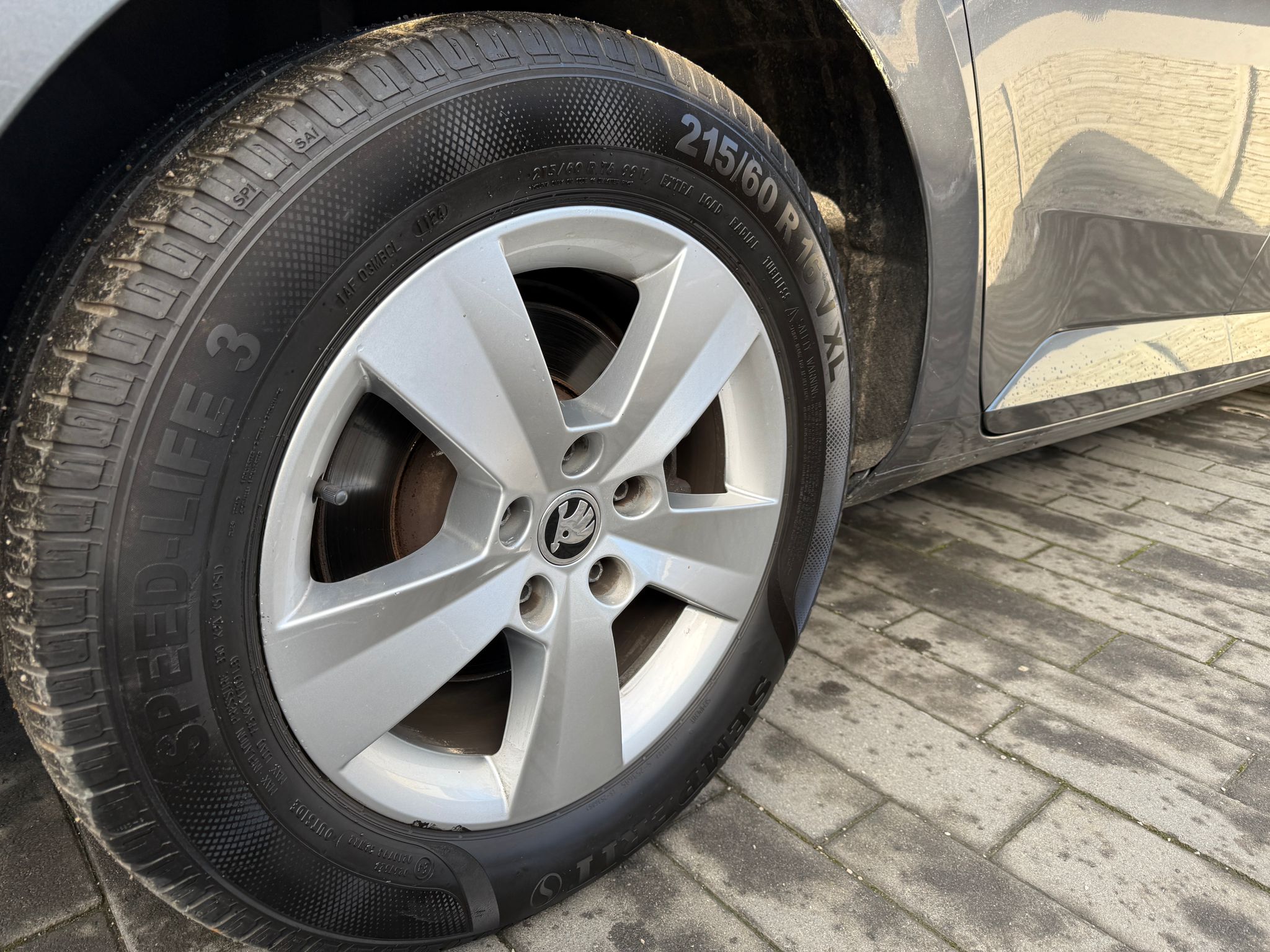 
								Škoda Superb Combi 2.0 TDI SCR Ambition DSG full									