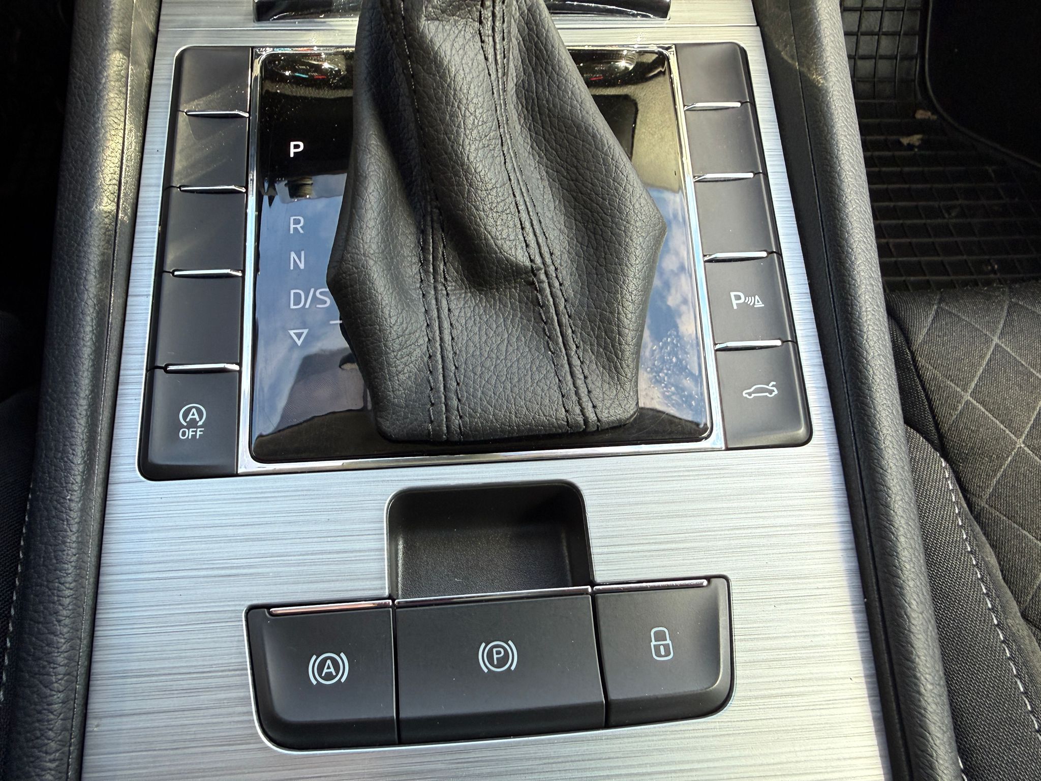 
								Škoda Superb Combi 2.0 TDI SCR Ambition DSG full									
