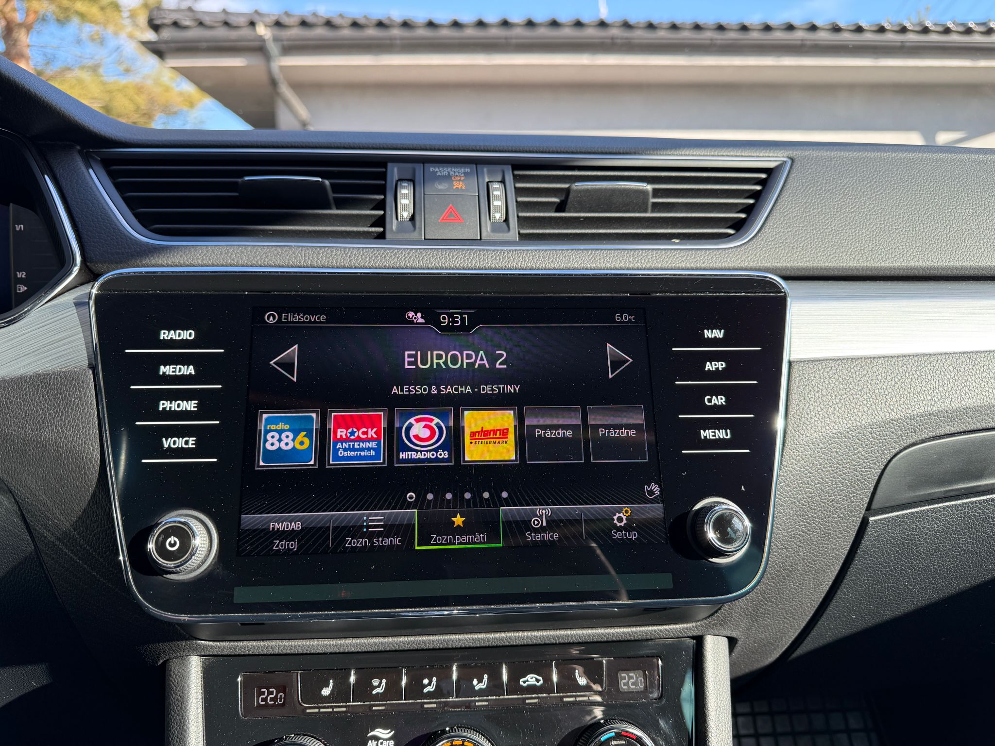 
								Škoda Superb Combi 2.0 TDI SCR Ambition DSG full									