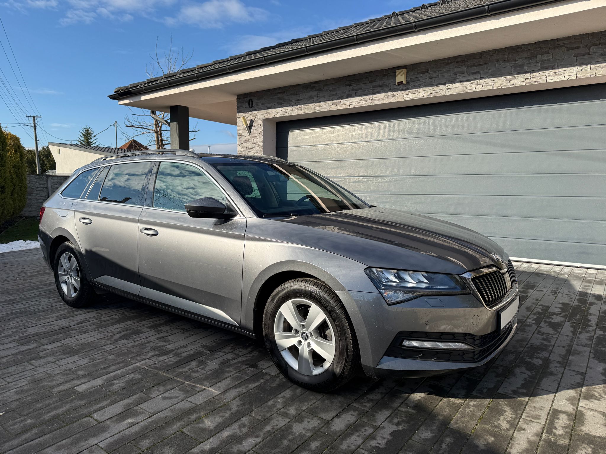 
								Škoda Superb Combi 2.0 TDI SCR Ambition DSG full									