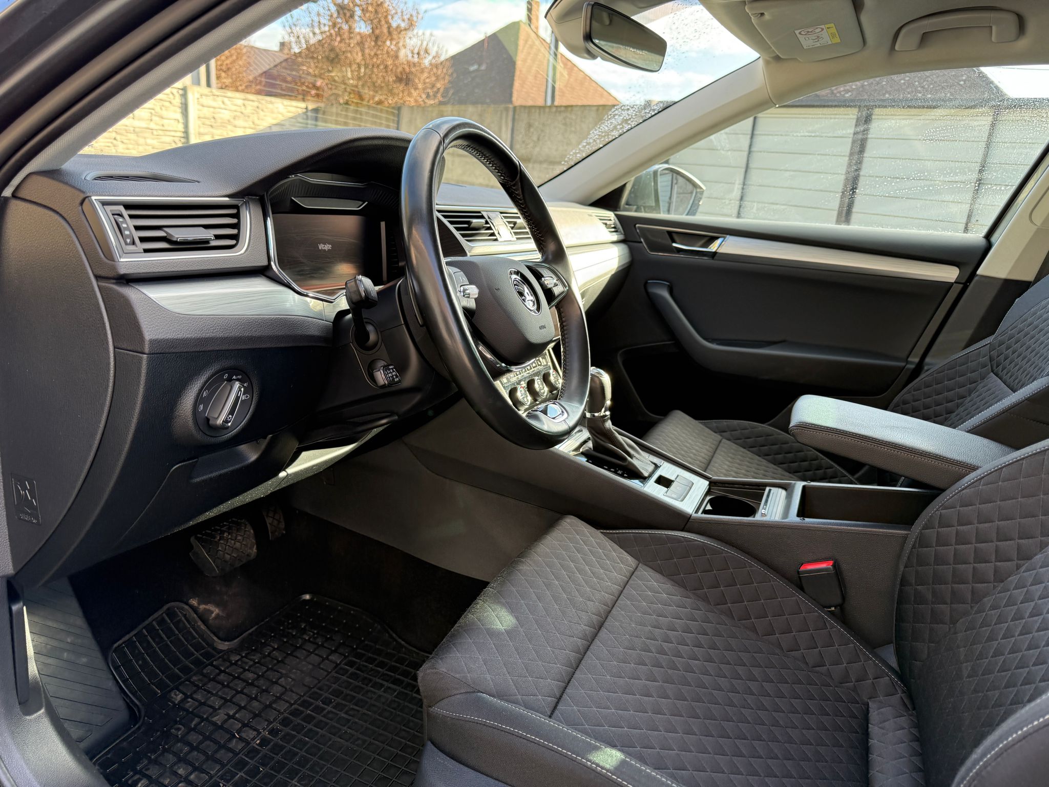 
								Škoda Superb Combi 2.0 TDI SCR Ambition DSG full									