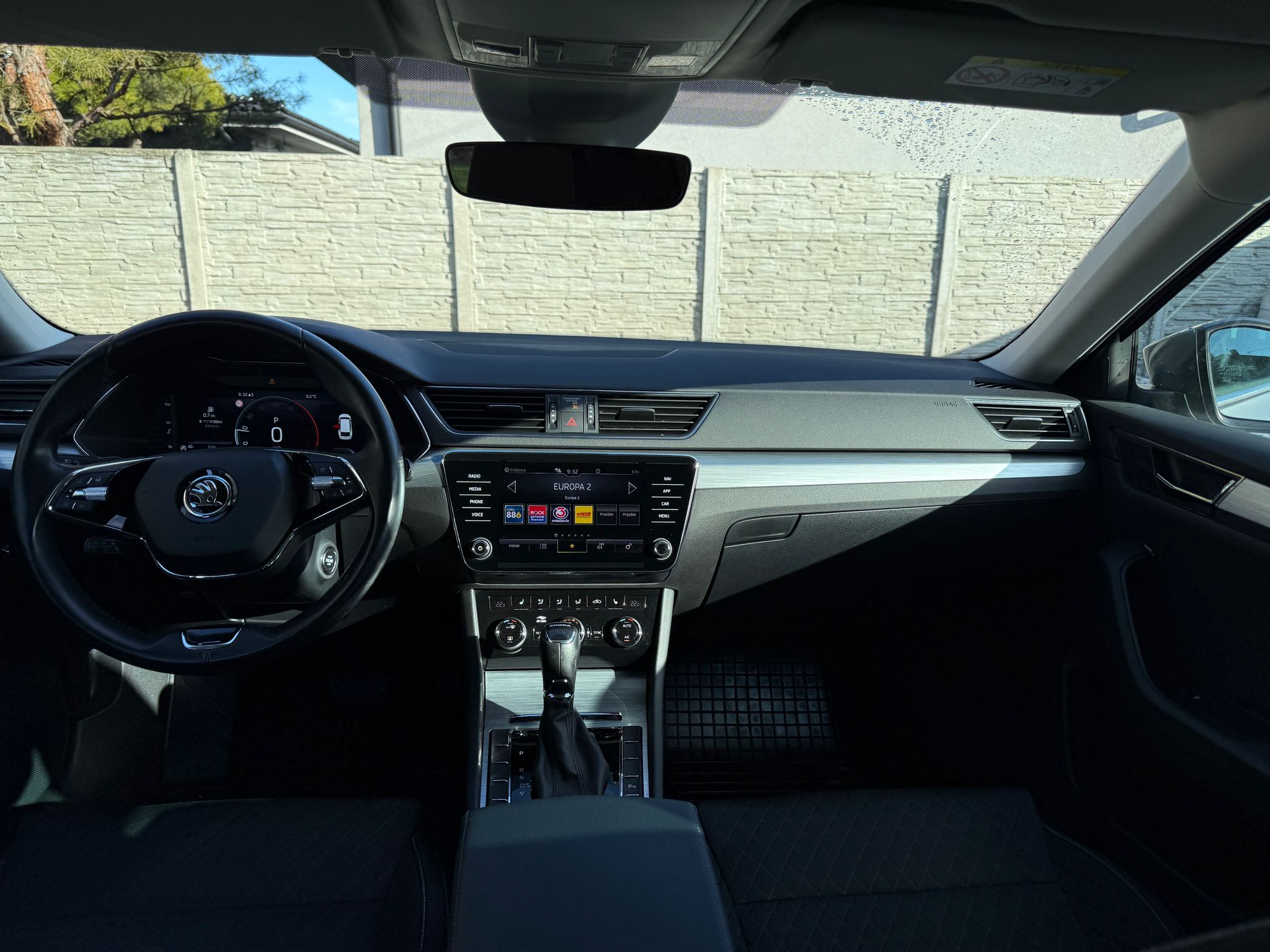 
								Škoda Superb Combi 2.0 TDI SCR Ambition DSG full									