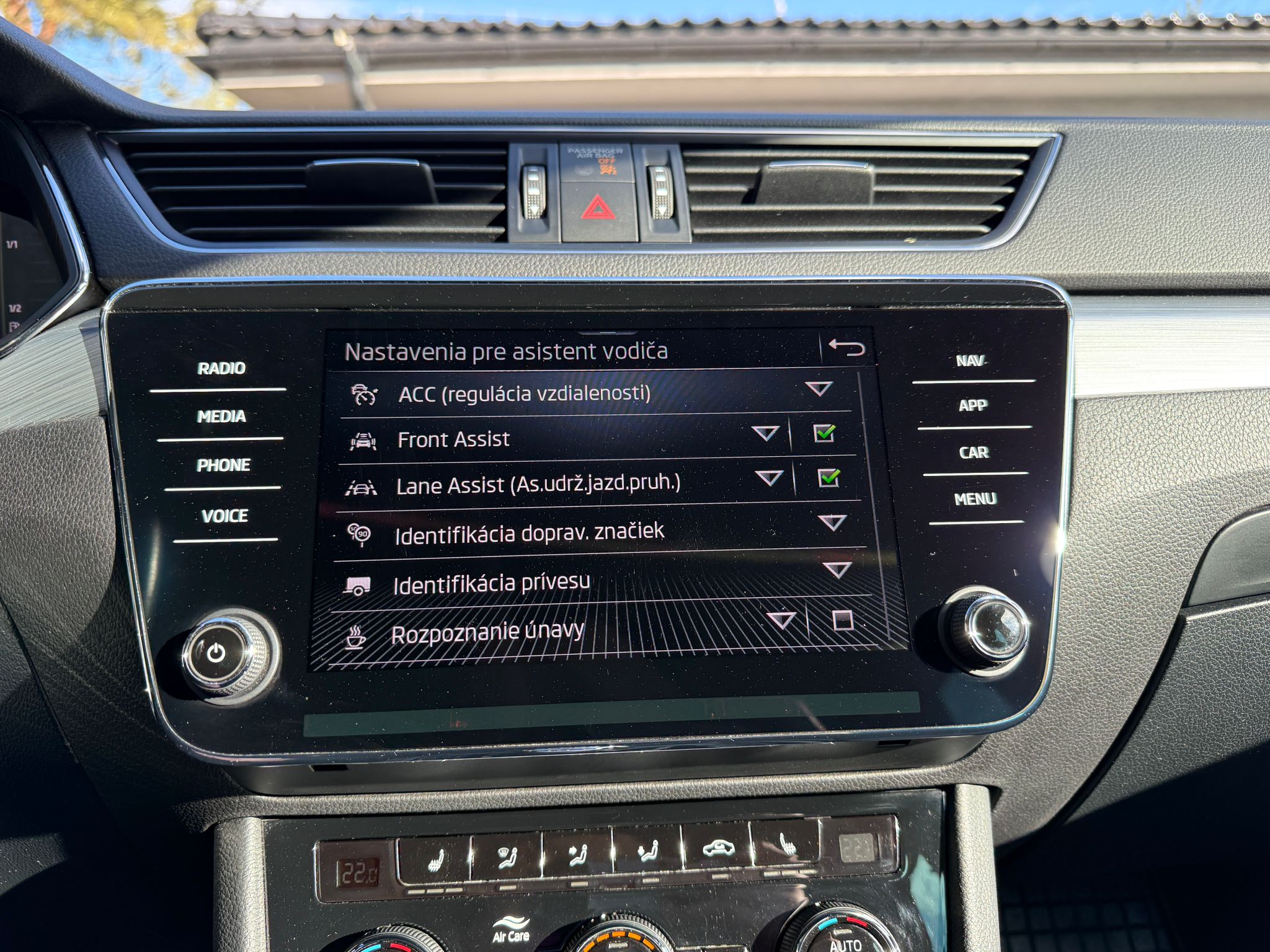 
								Škoda Superb Combi 2.0 TDI SCR Ambition DSG full									