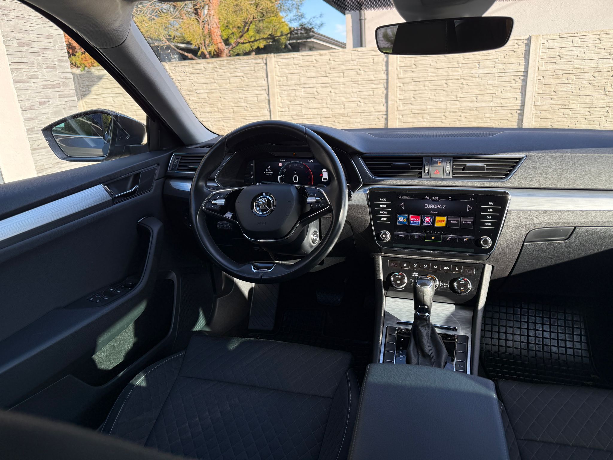 
								Škoda Superb Combi 2.0 TDI SCR Ambition DSG full									