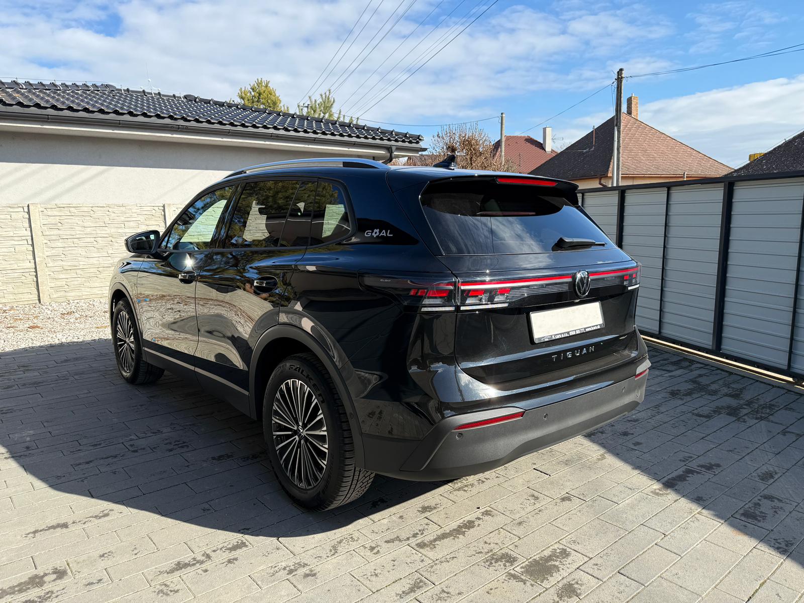 
								Volkswagen Tiguan 2.0 TDI Life DSG full									