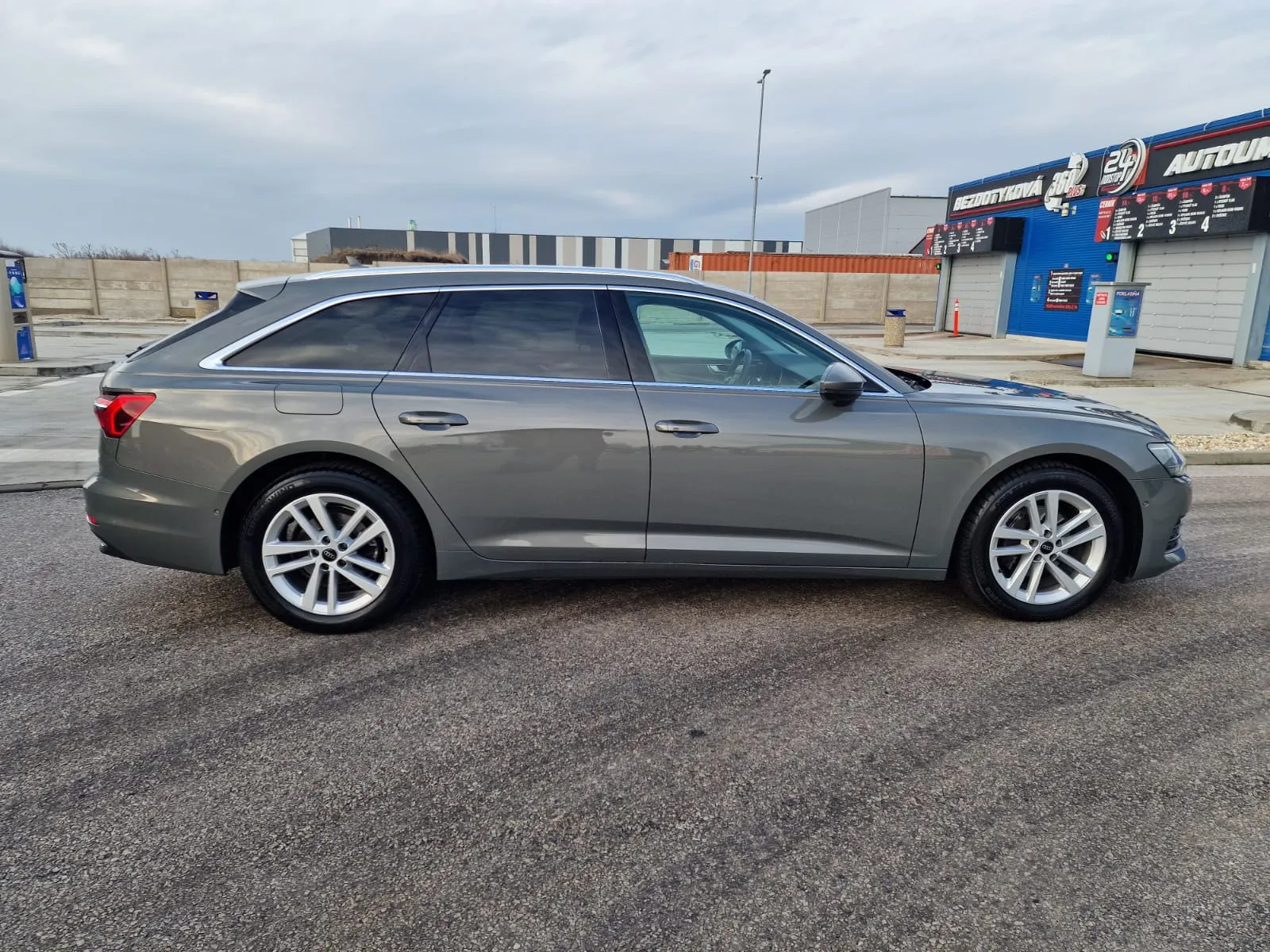 
								Audi A6 Avant 40 2.0 TDI mHEV Basis quattro S tronic full									