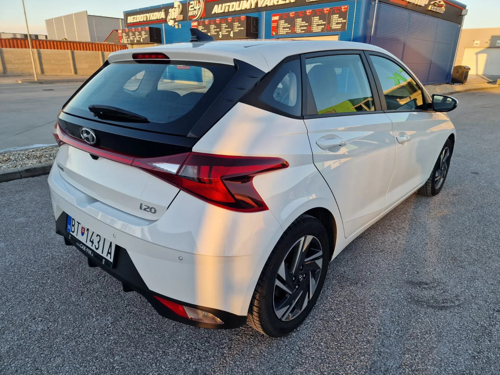 
								Hyundai i20 1.0 T-GDi Family A/T full									