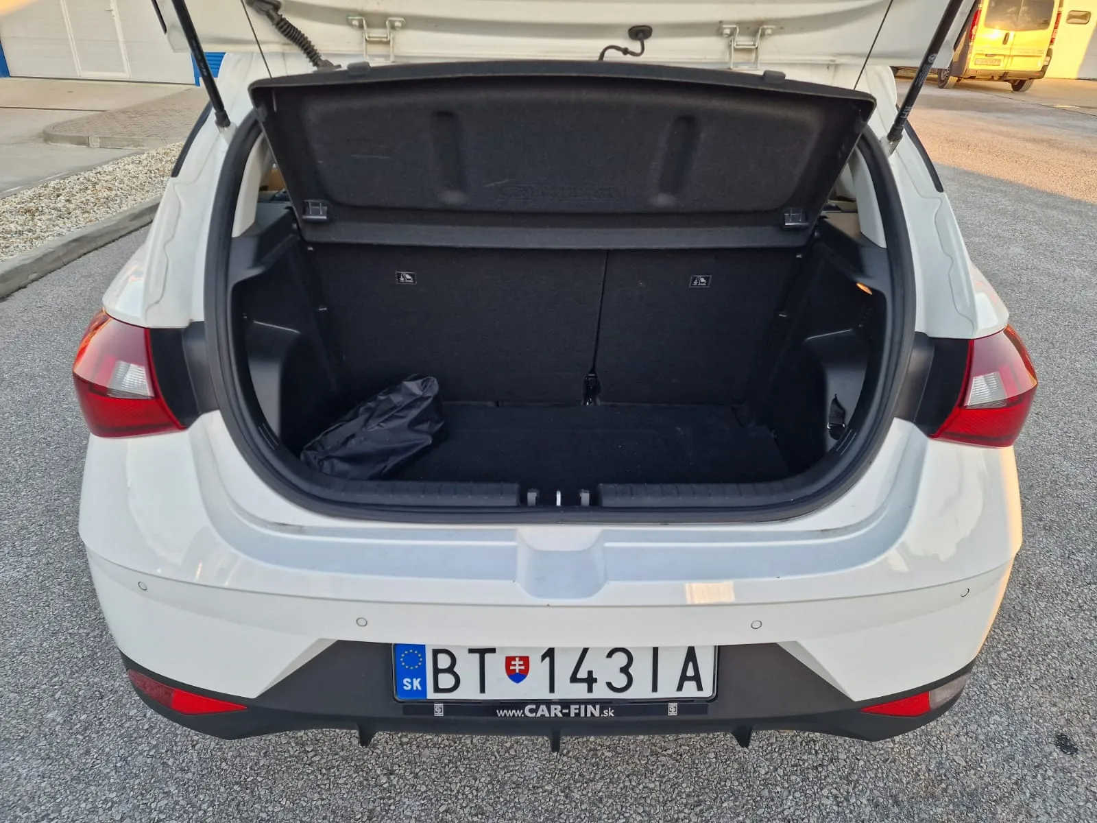 
								Hyundai i20 1.0 T-GDi Family A/T full									