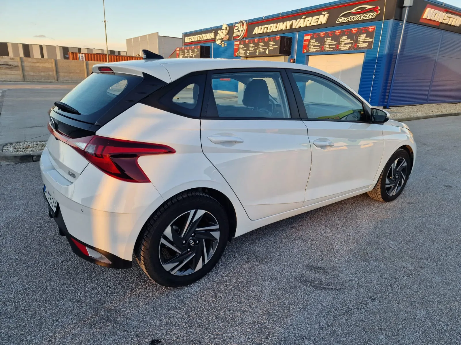 
								Hyundai i20 1.0 T-GDi Family A/T full									