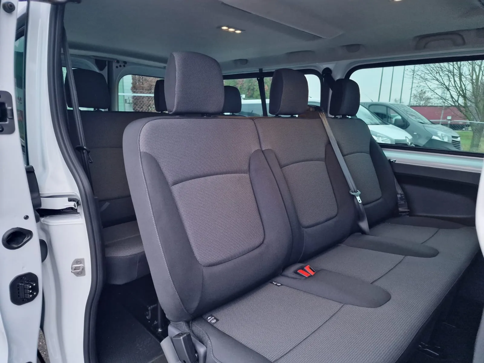 
								Renault Trafic Minibus L2 EQUILIBRE BLUE 150dCi full									